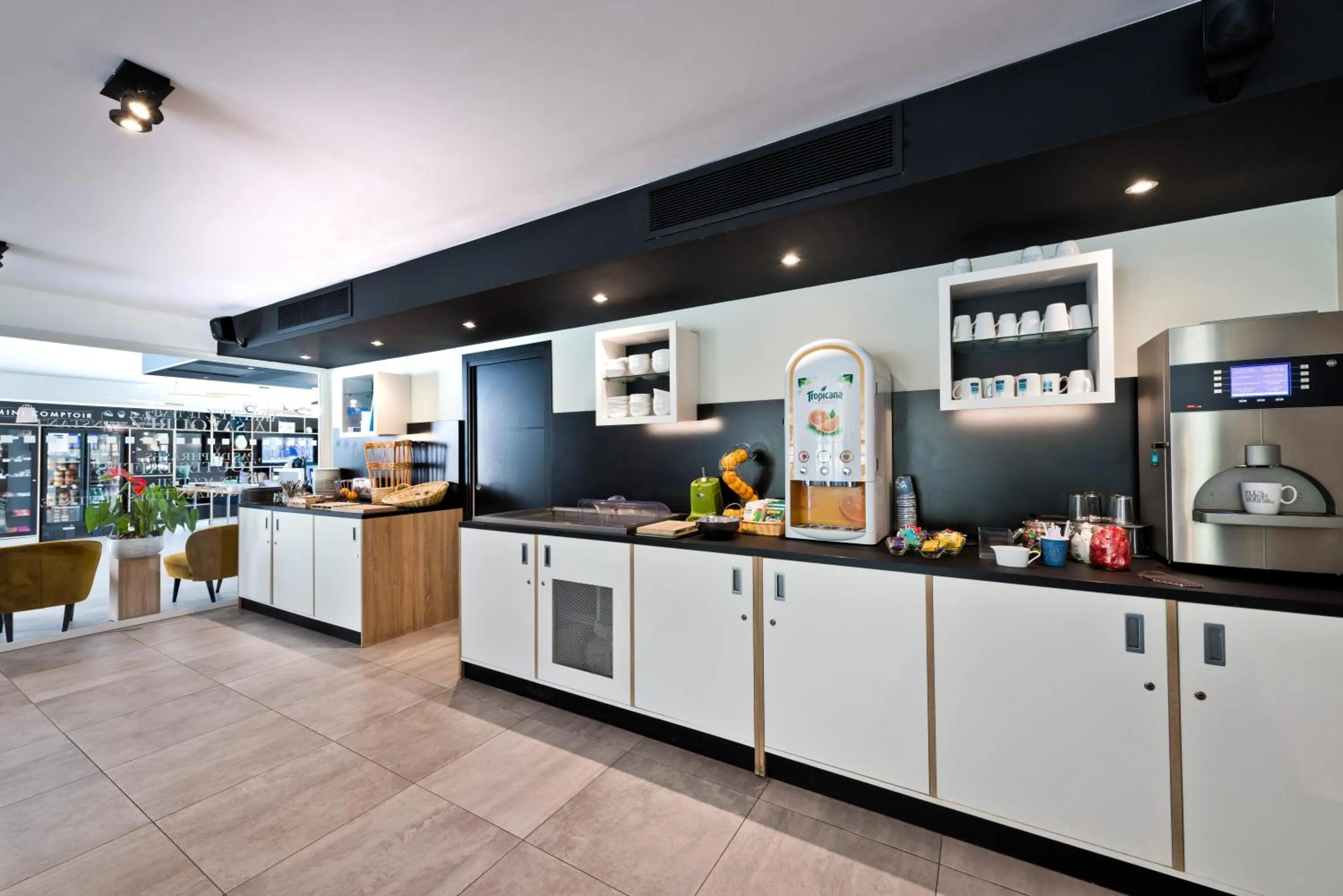 Continental breakfast in Kyriad Résidence Cabriès - Plan de Campagne