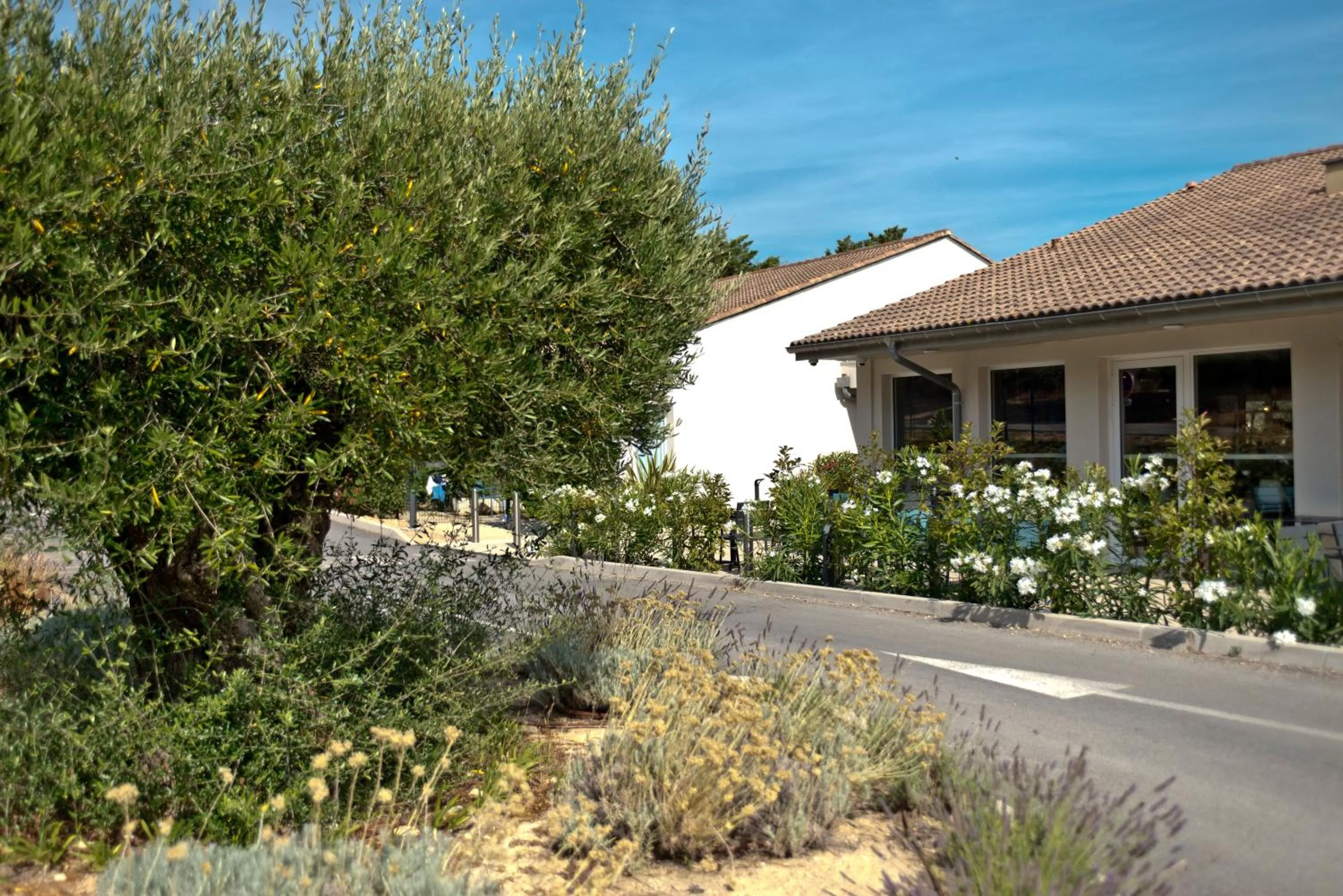 Property building in Kyriad Résidence Cabriès - Plan de Campagne