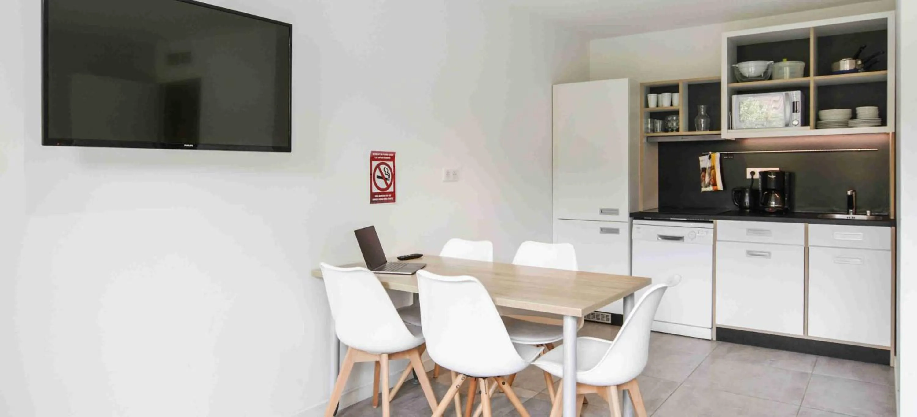 Dining area in Kyriad Résidence Cabriès - Plan de Campagne