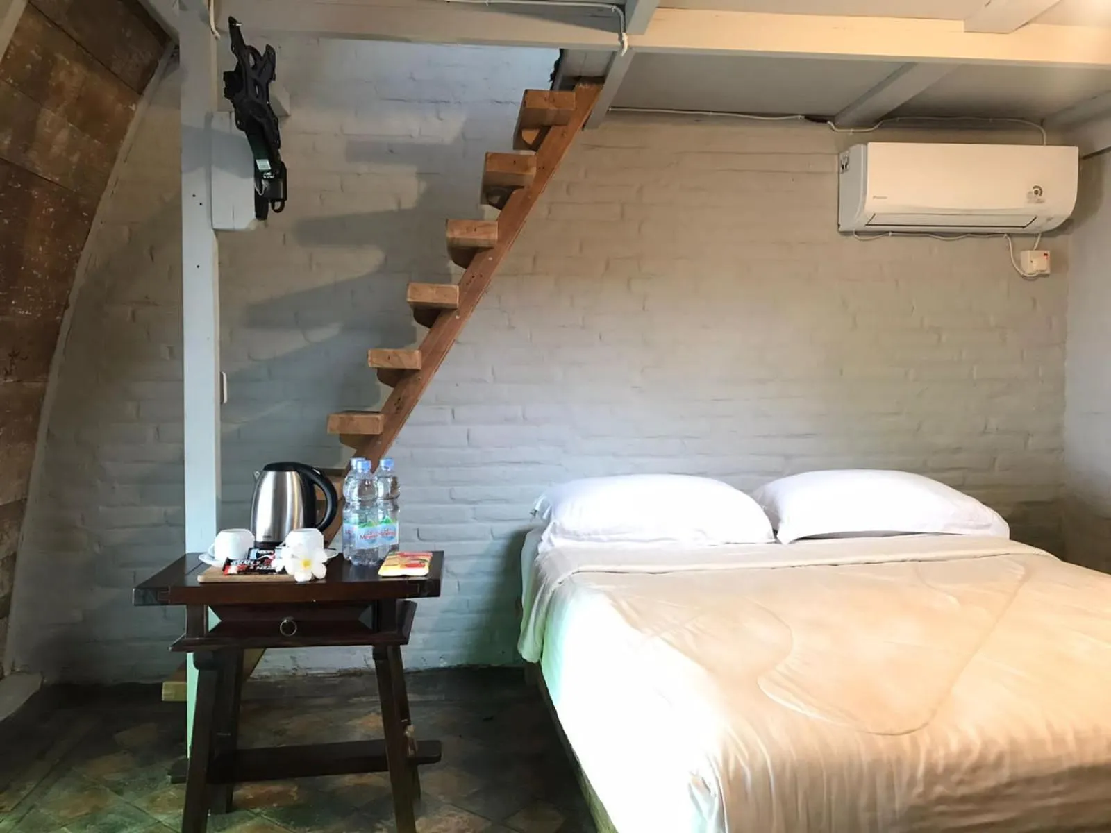 Bed in Villa Isabella Putri B&B