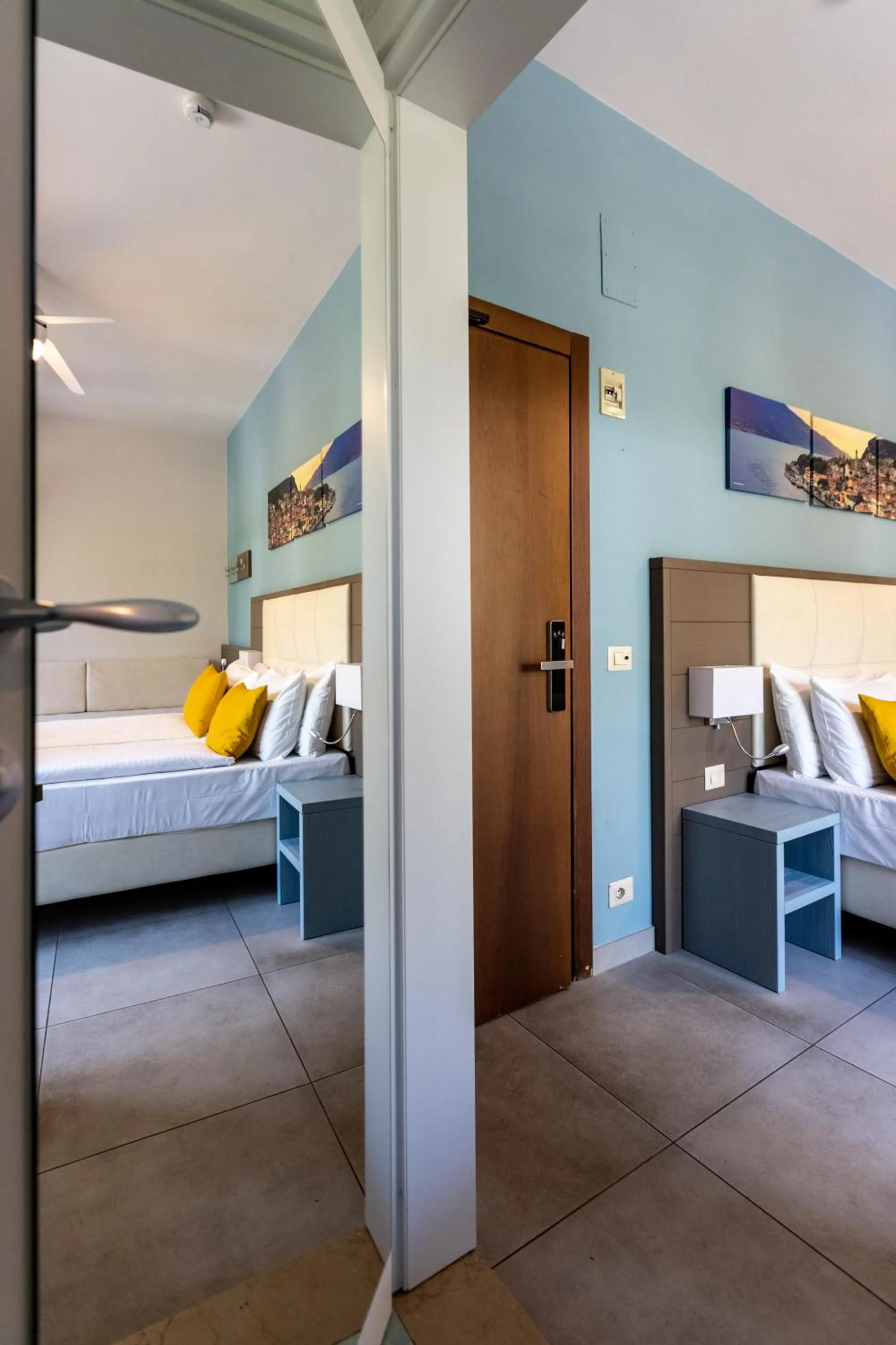 Photo of the whole room, Bed in Hotel Limone