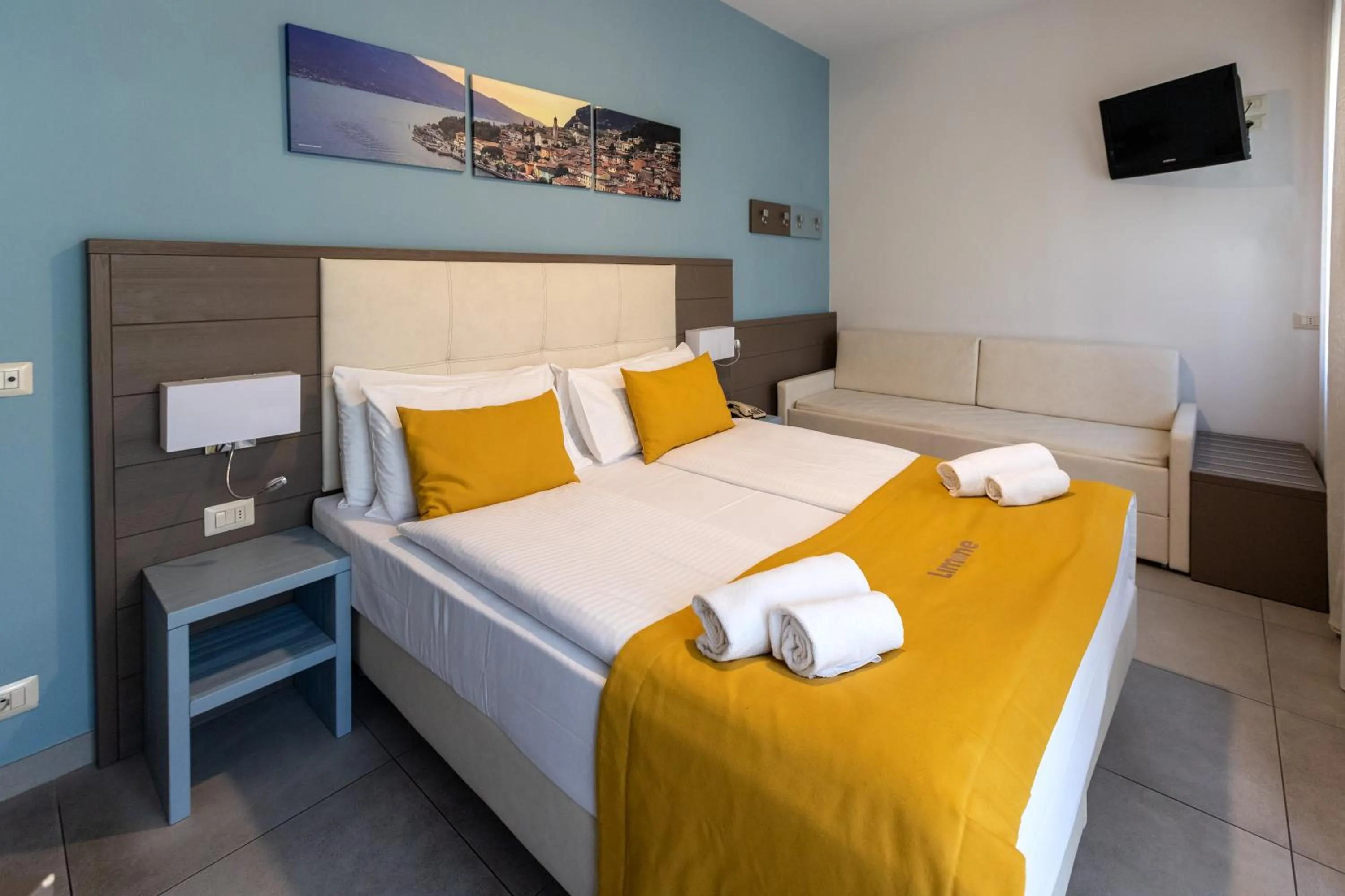 Photo of the whole room, Bed in Hotel Limone