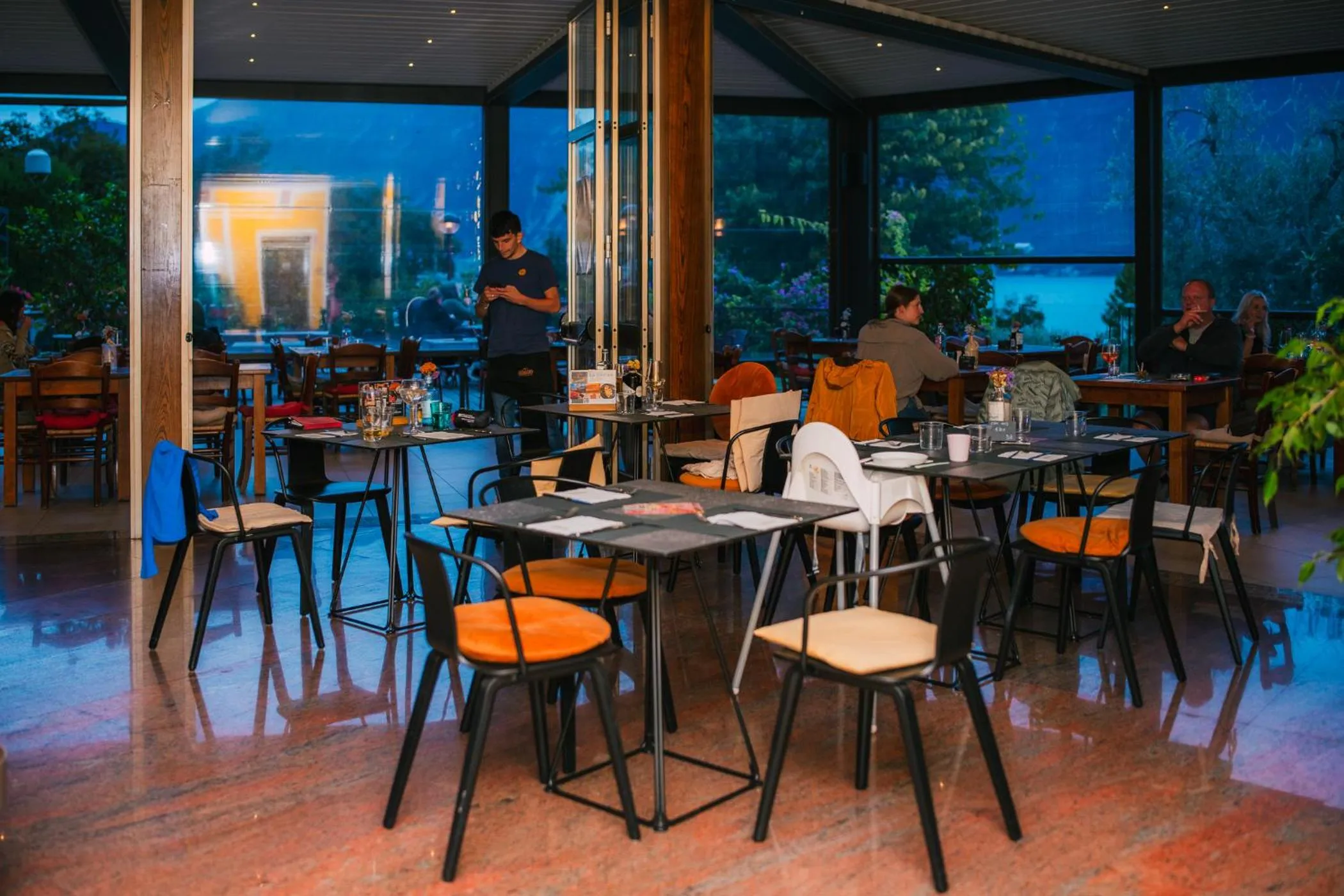 Restaurant/places to eat in Hotel Limone