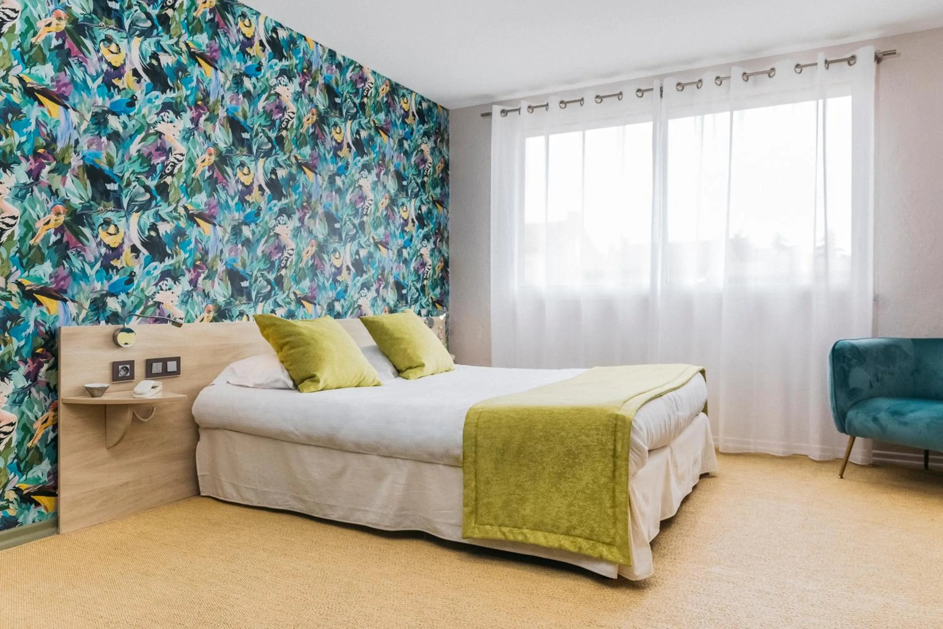 Photo of the whole room, Bed in Le Carré d'Alethius Logis Hôtel-Restaurant Gastronomique