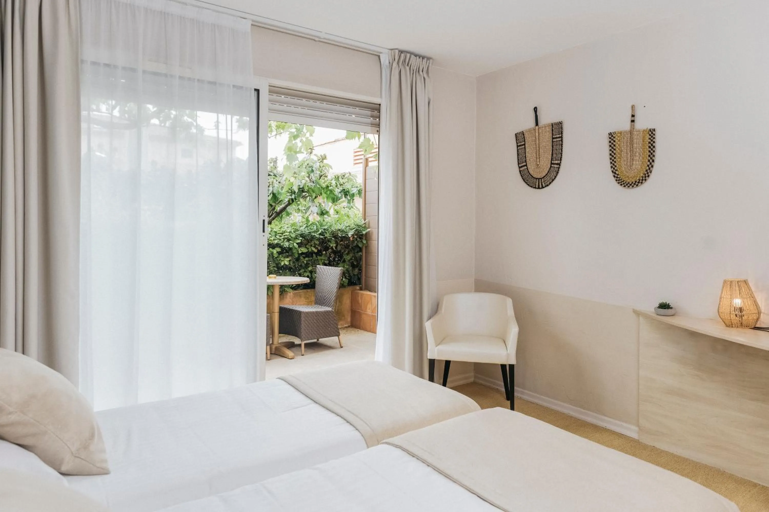 Photo of the whole room, Bed in Le Carré d'Alethius Logis Hôtel-Restaurant Gastronomique