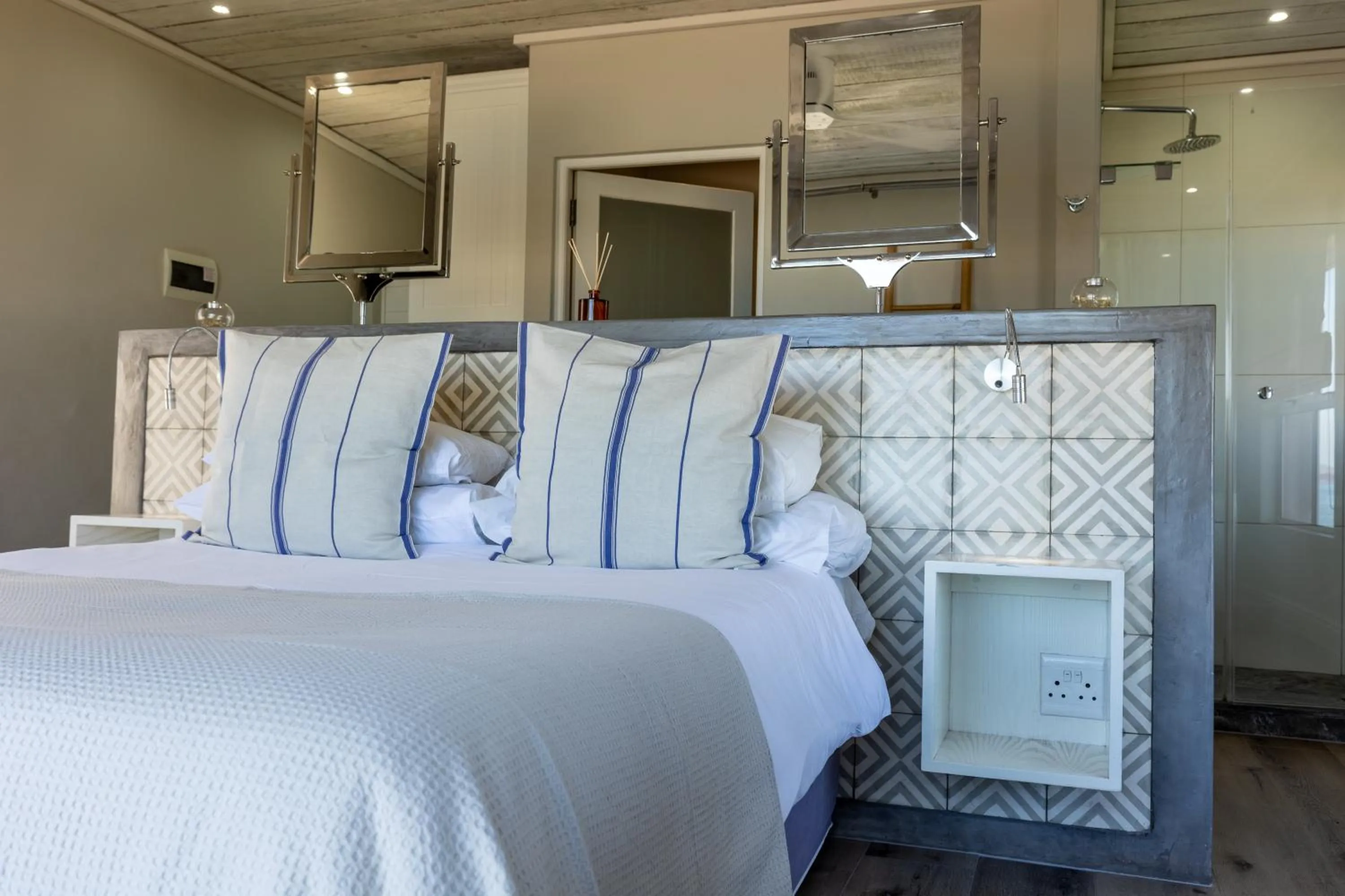 Shower, Bed in Blue Bay Lodge