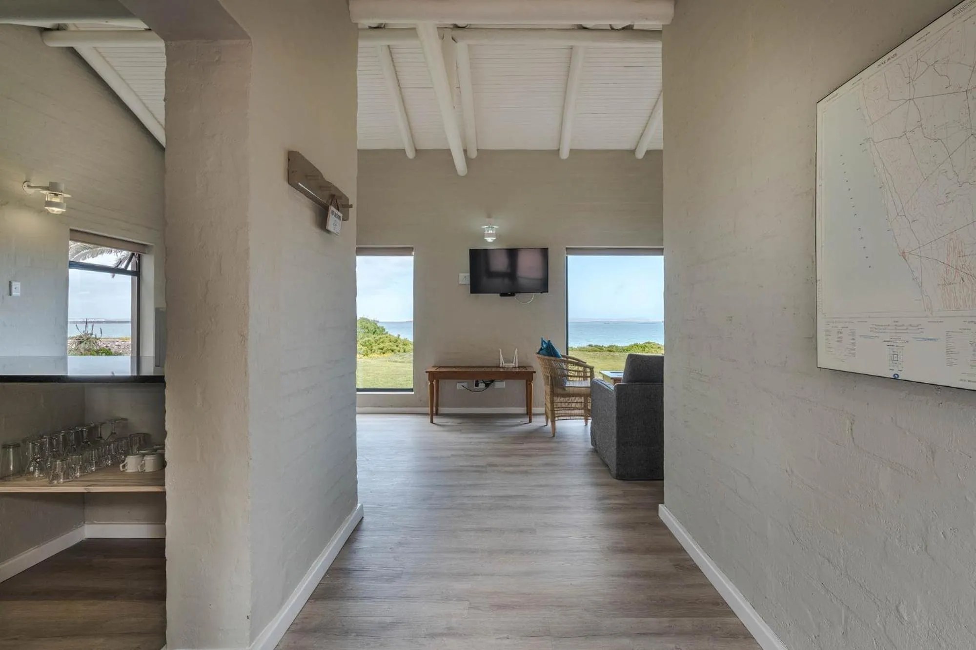 Communal lounge/ TV room in Blue Bay Lodge