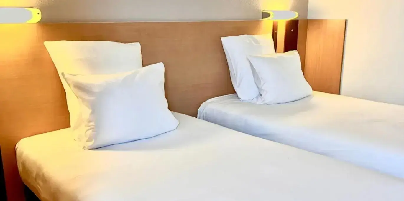 Twin Room in The Originals City, Hôtel Le Pavillon, Béziers Est Twin Room in The Originals City, Hôtel Le Pavillon, Béziers Est