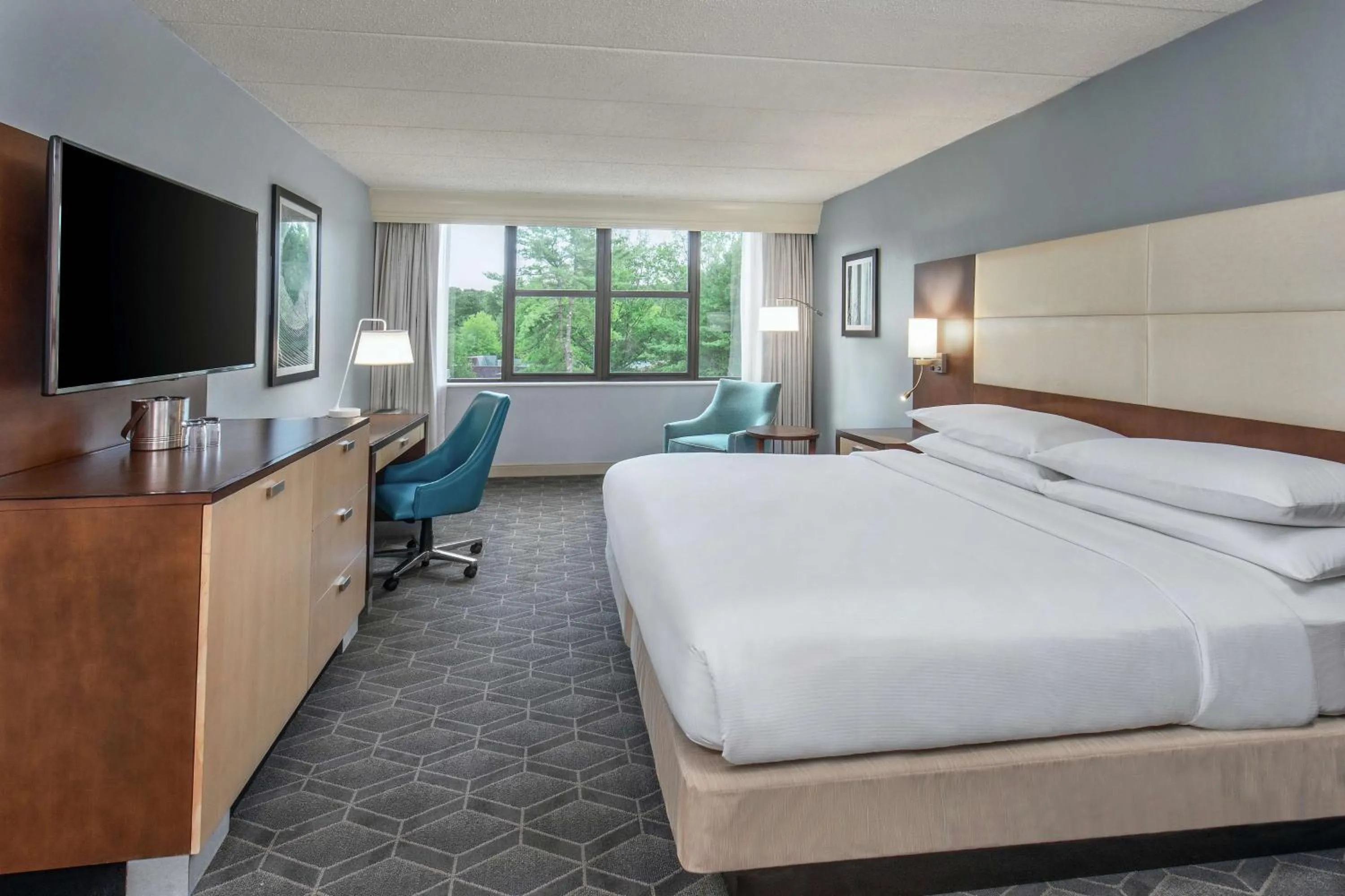 Bedroom, Bed in DoubleTree by Hilton Columbia