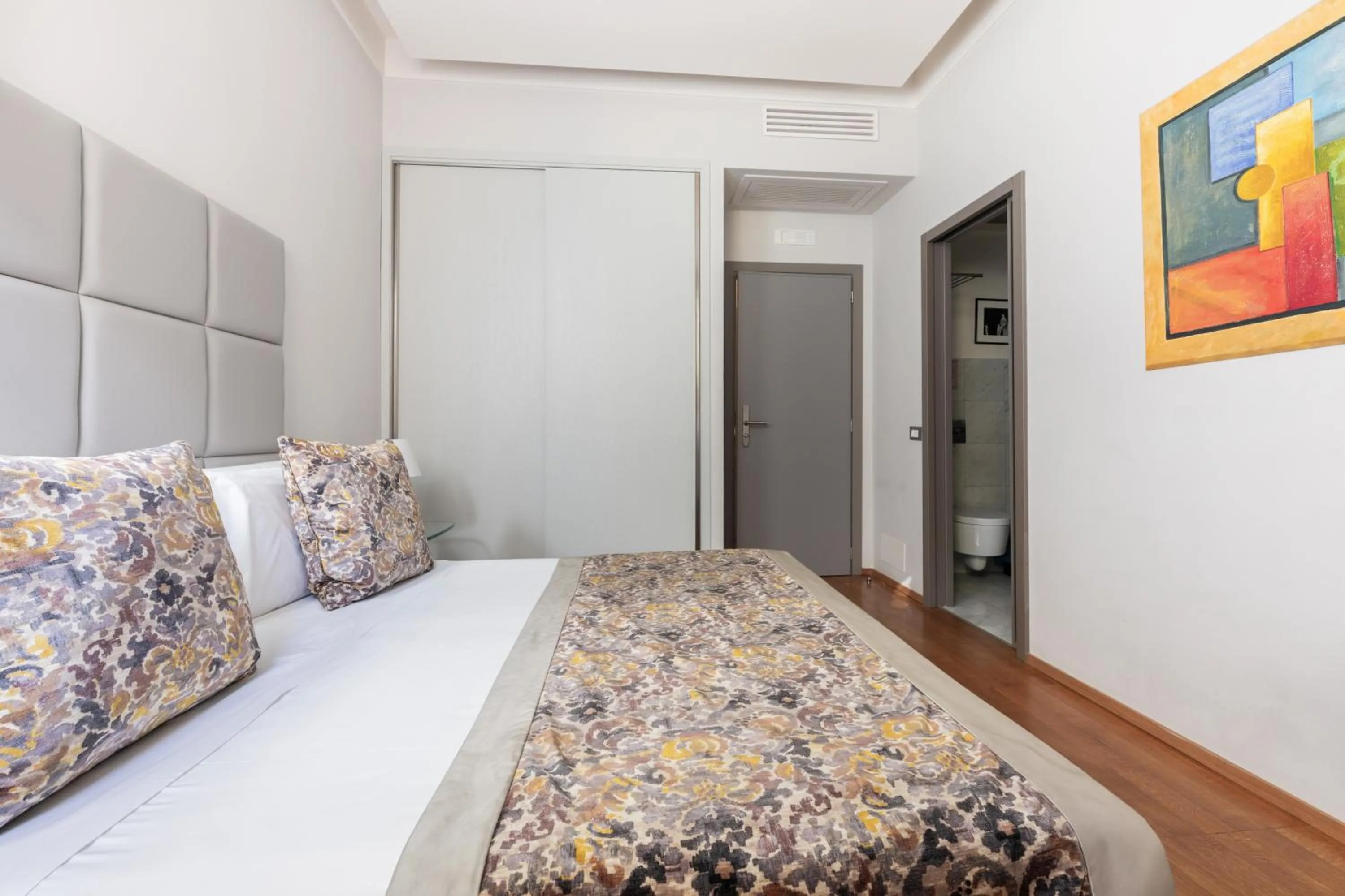 Photo of the whole room, Bed in Mascherino Suites