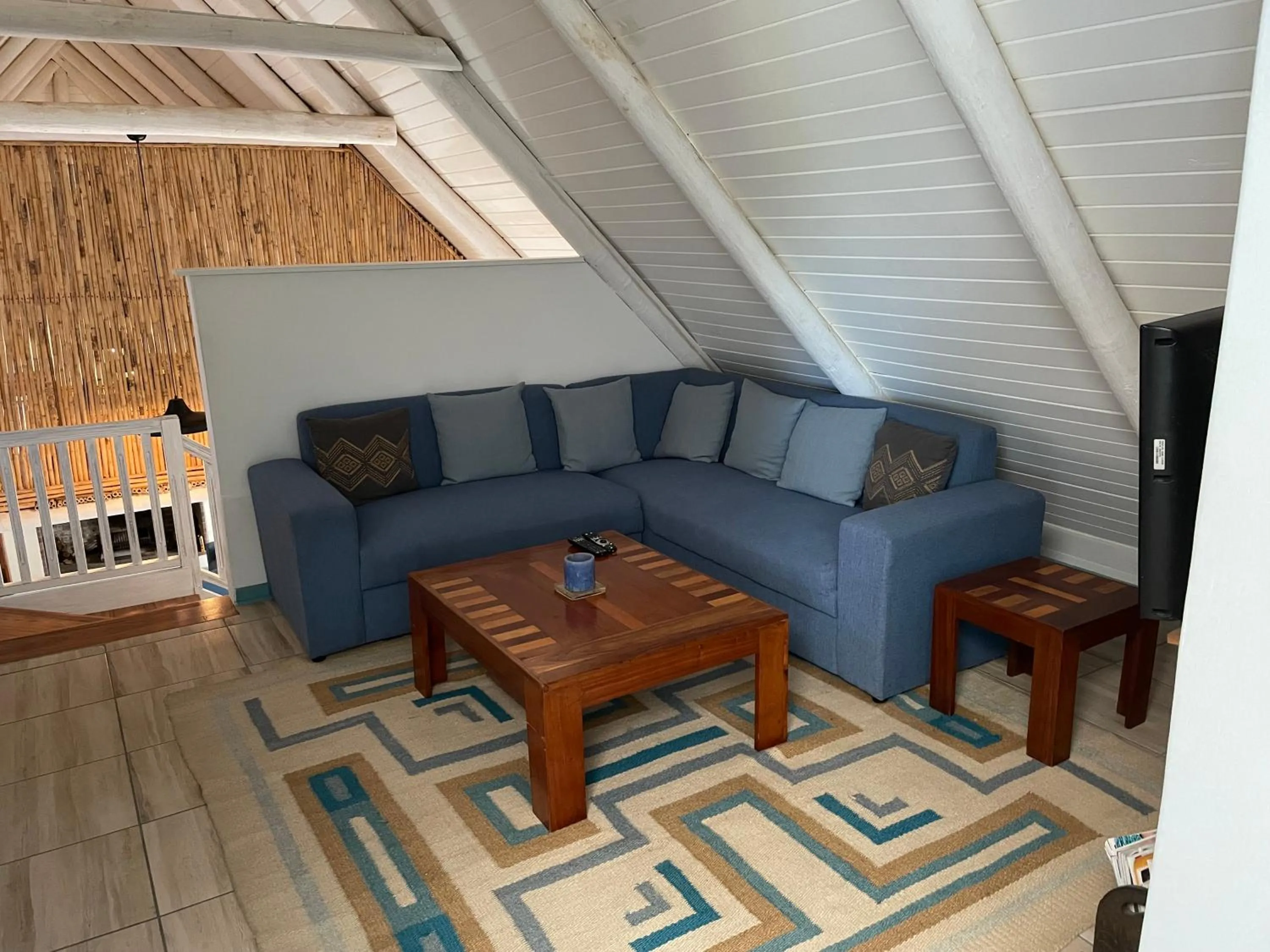 Living room in BlueSky Arniston Guest House