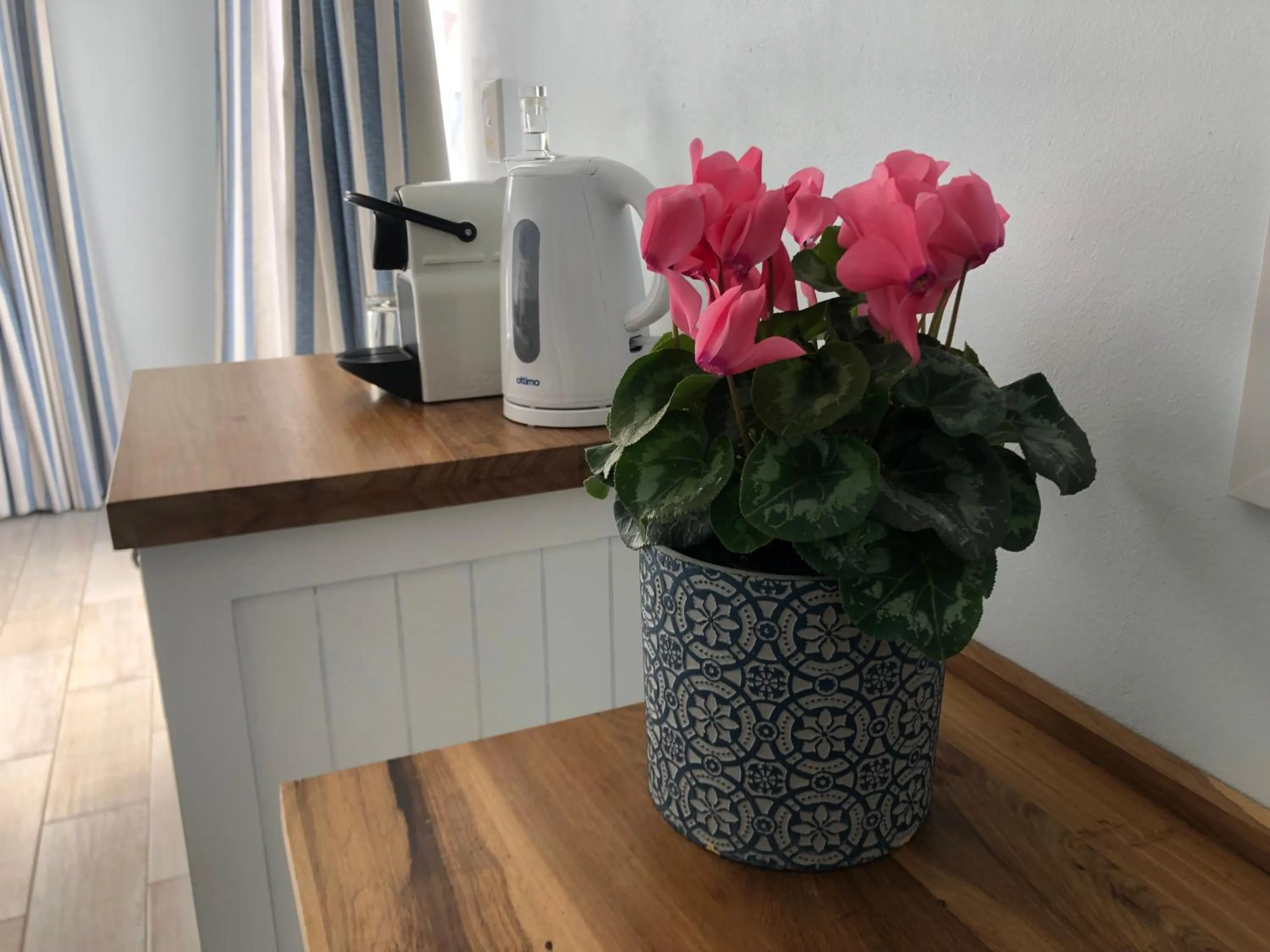 Coffee/tea facilities in BlueSky Arniston Guest House