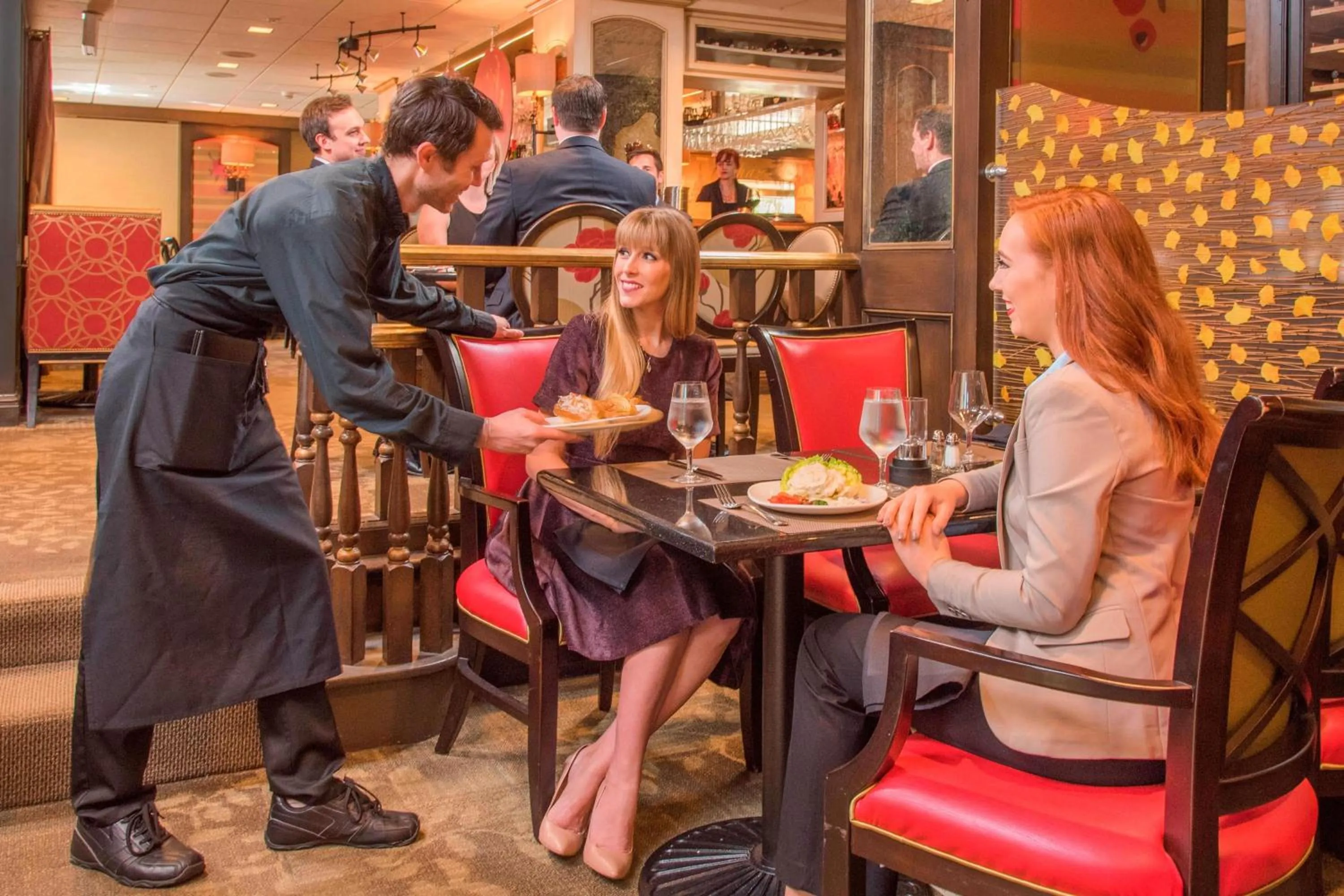 Restaurant/places to eat in The Raphael Hotel, Autograph Collection