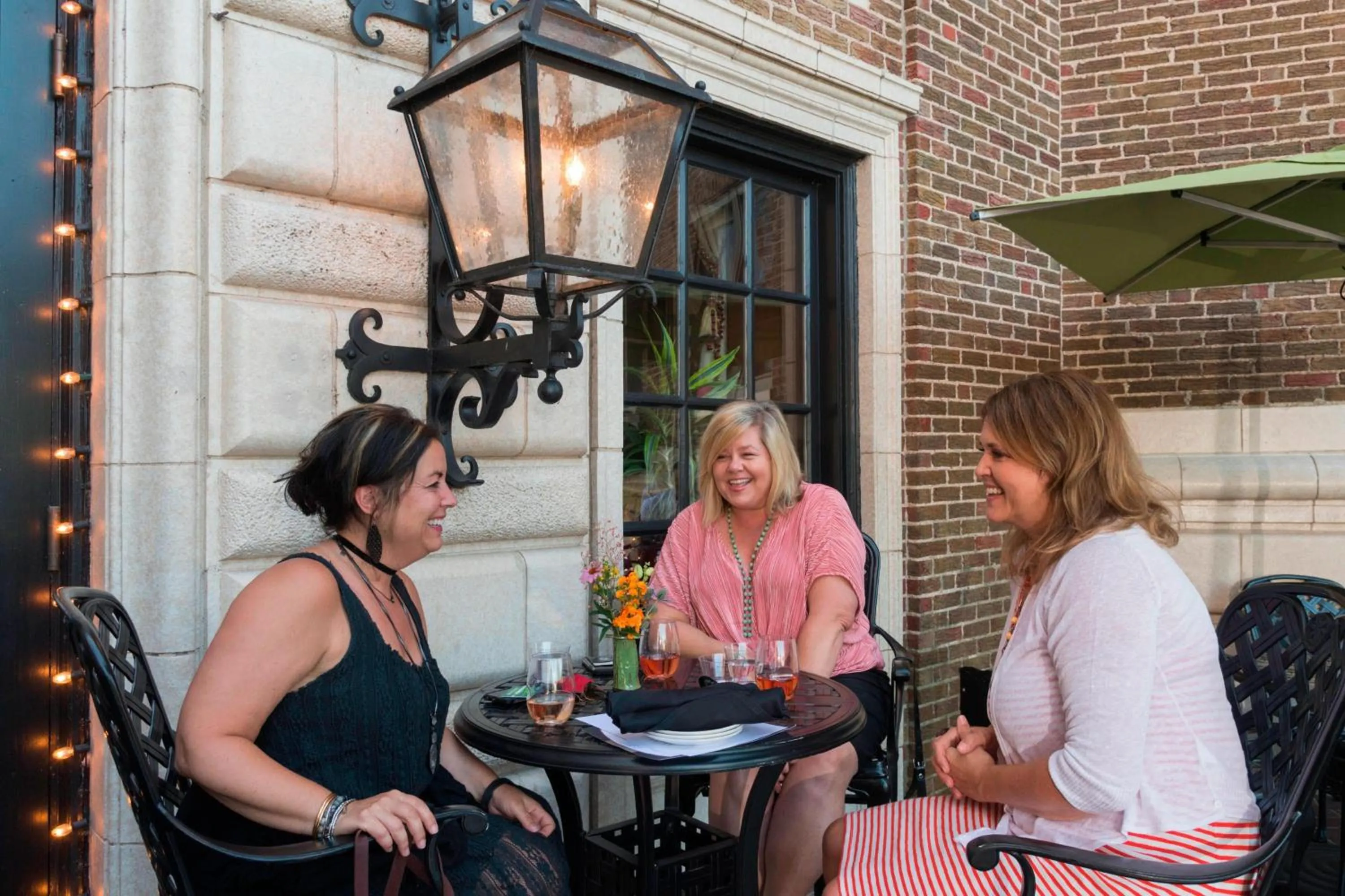 Restaurant/places to eat in The Raphael Hotel, Autograph Collection