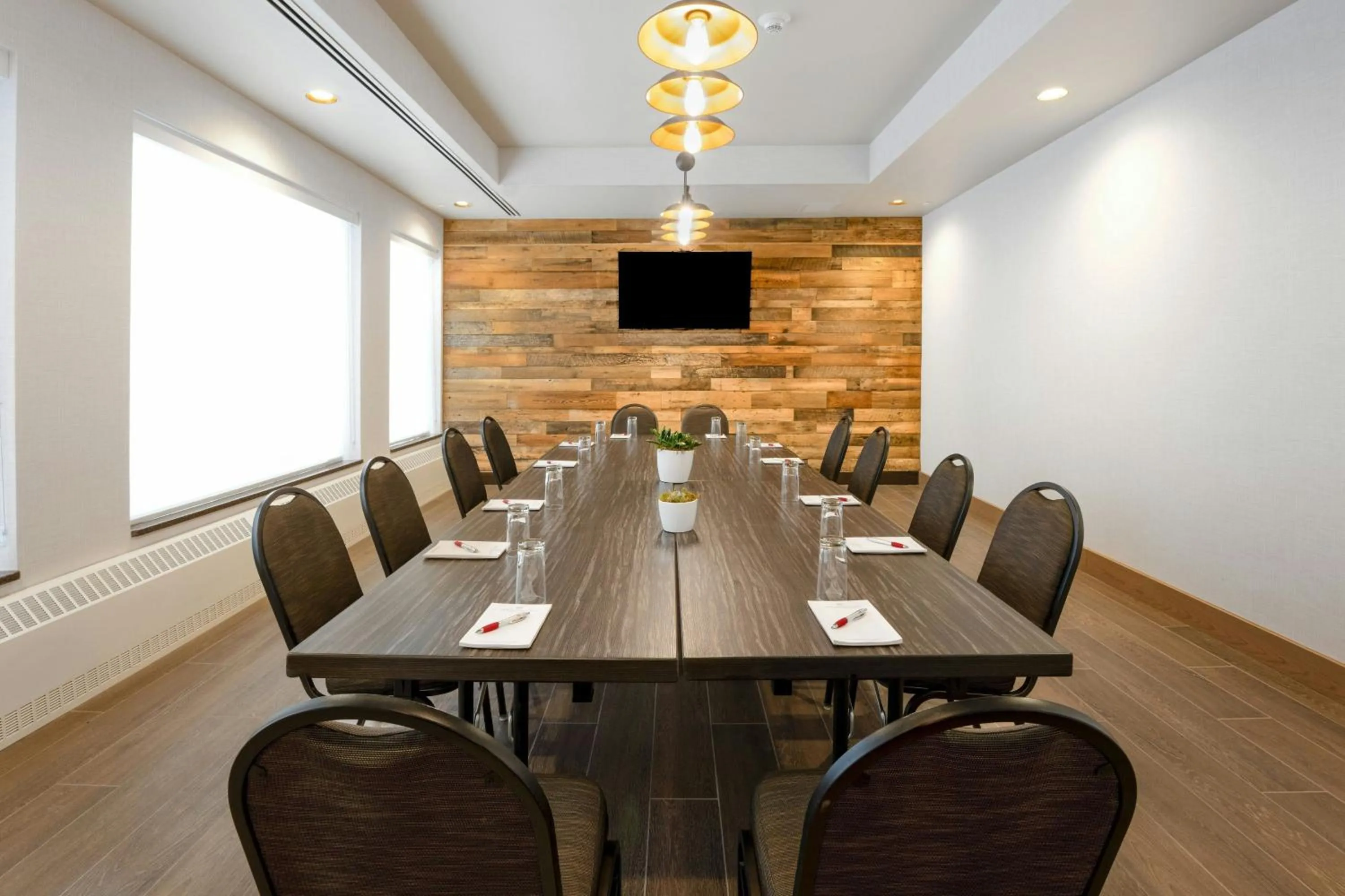 Meeting/conference room in Oshkosh Marriott Waterfront Hotel & Convention Center