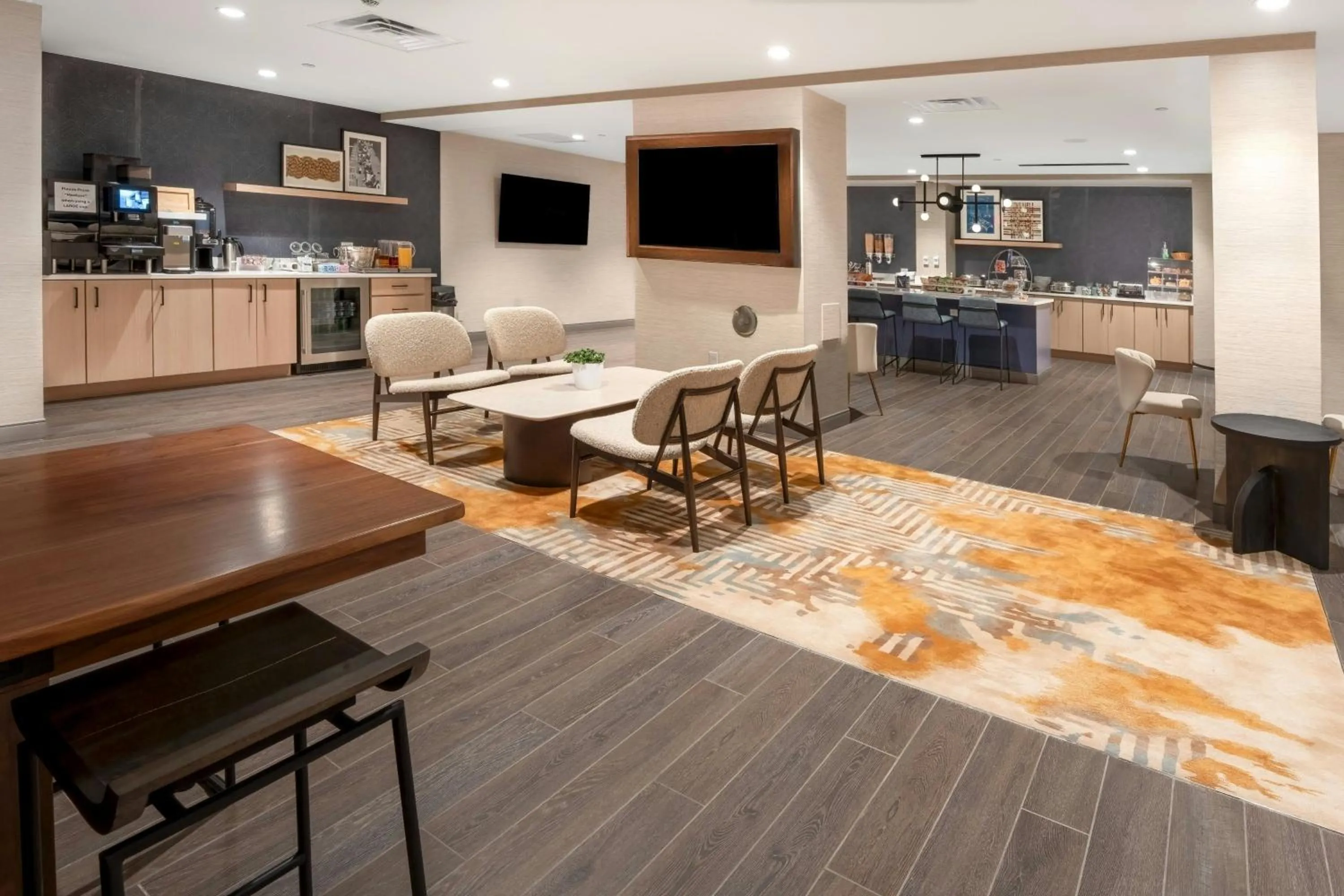 Lounge or bar in Oshkosh Marriott Waterfront Hotel & Convention Center