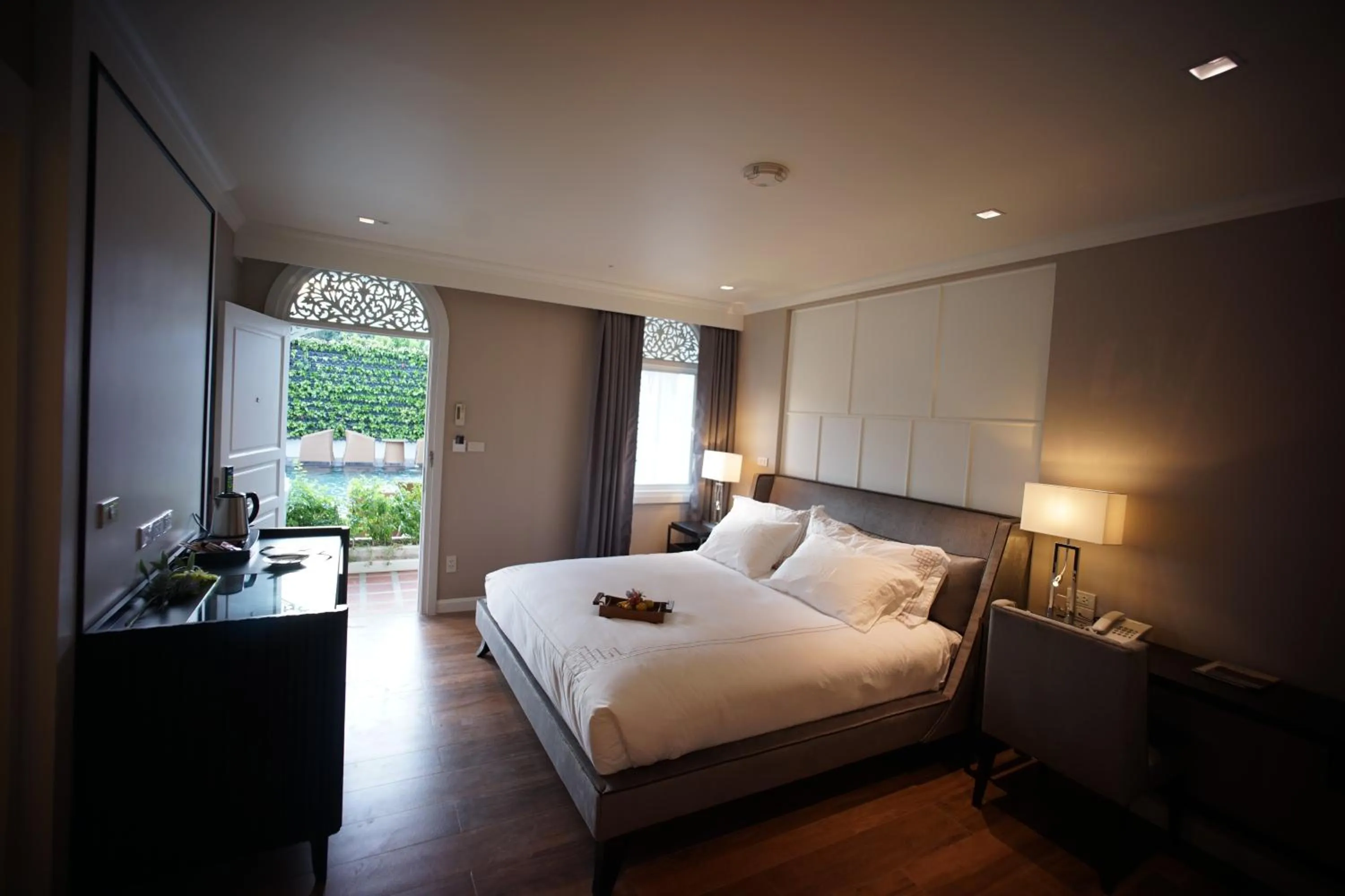 Shower, Bed in NirvaNAN House