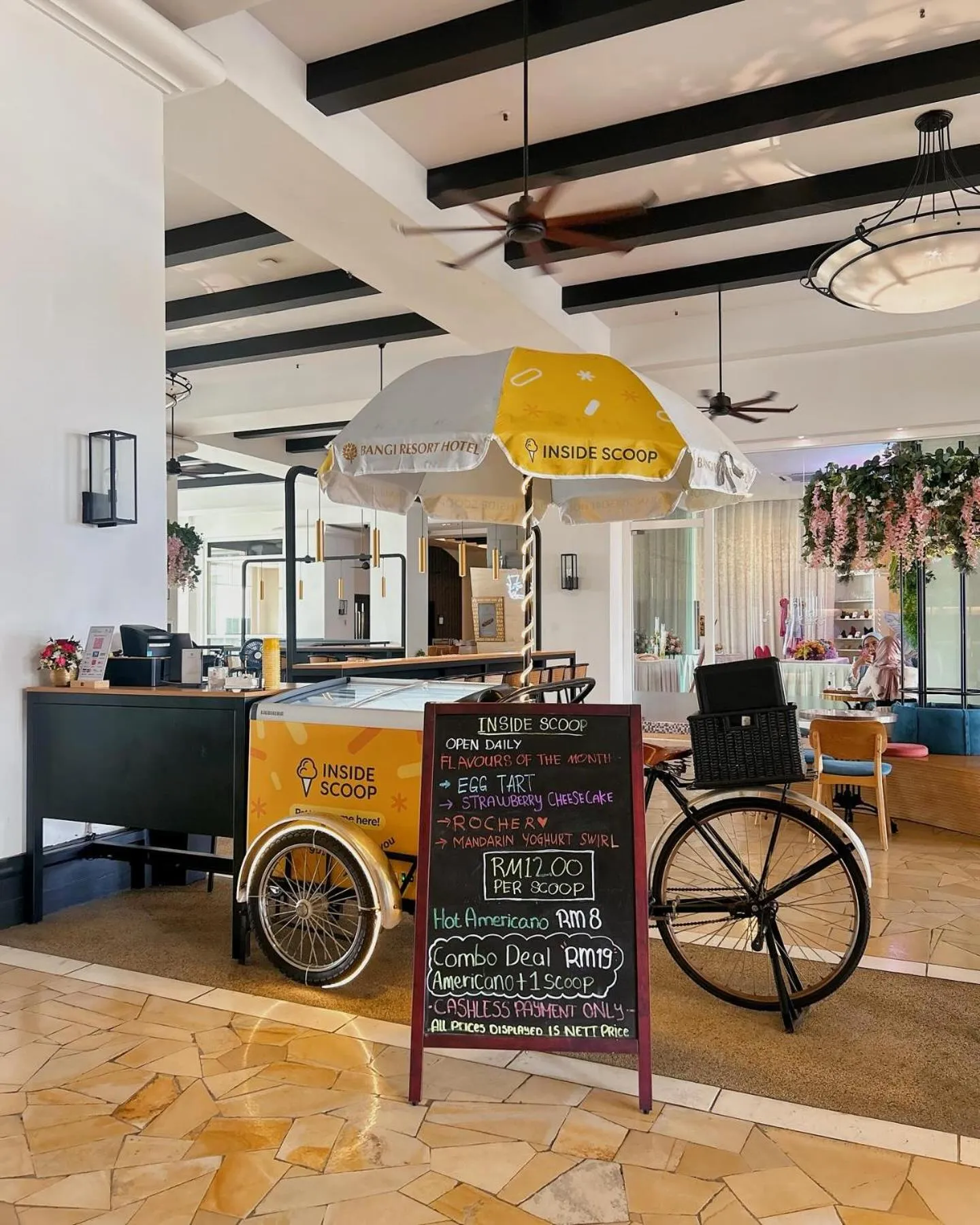 Restaurant/places to eat in Bangi Resort Hotel