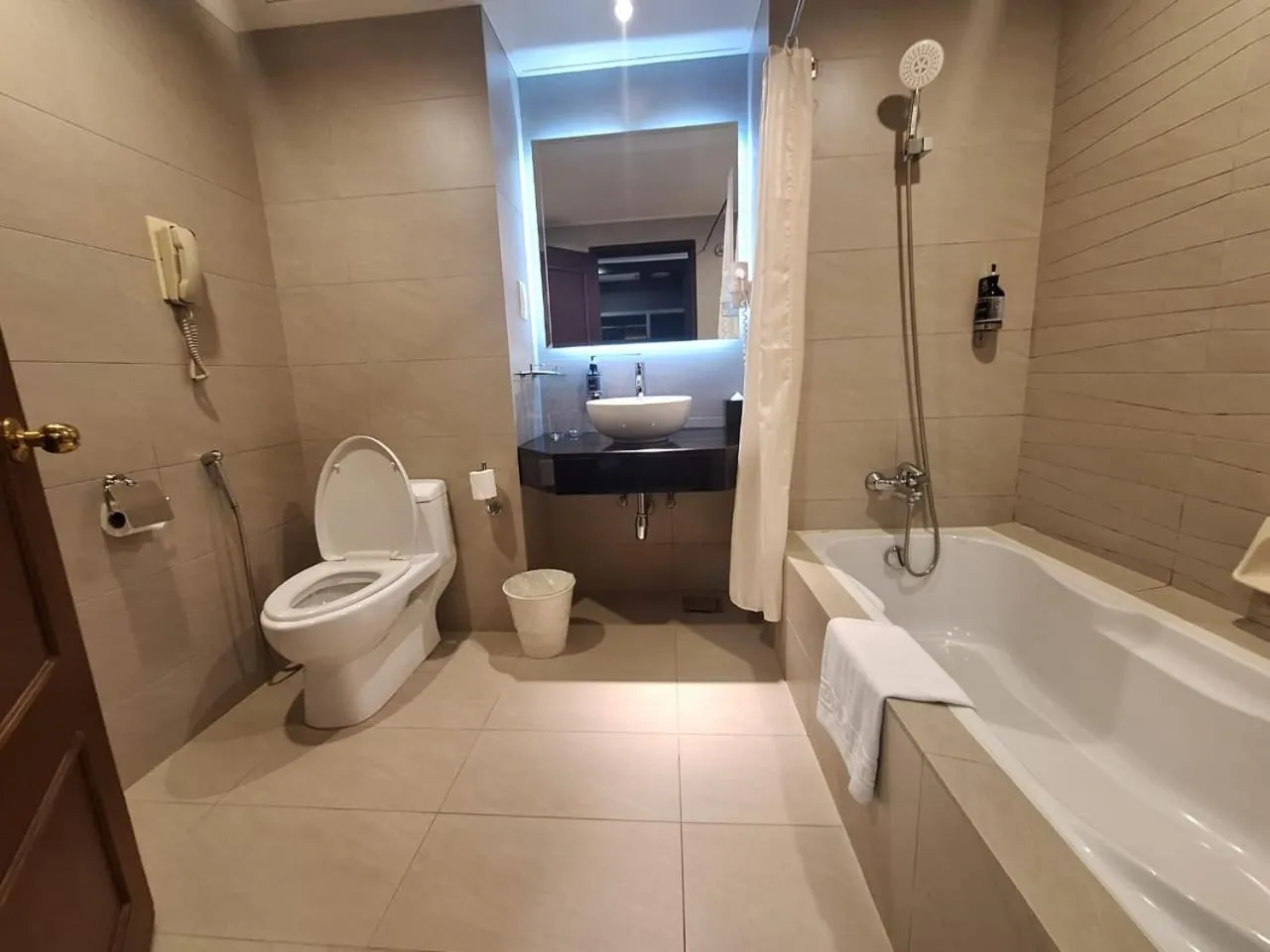 Shower in Bangi Resort Hotel