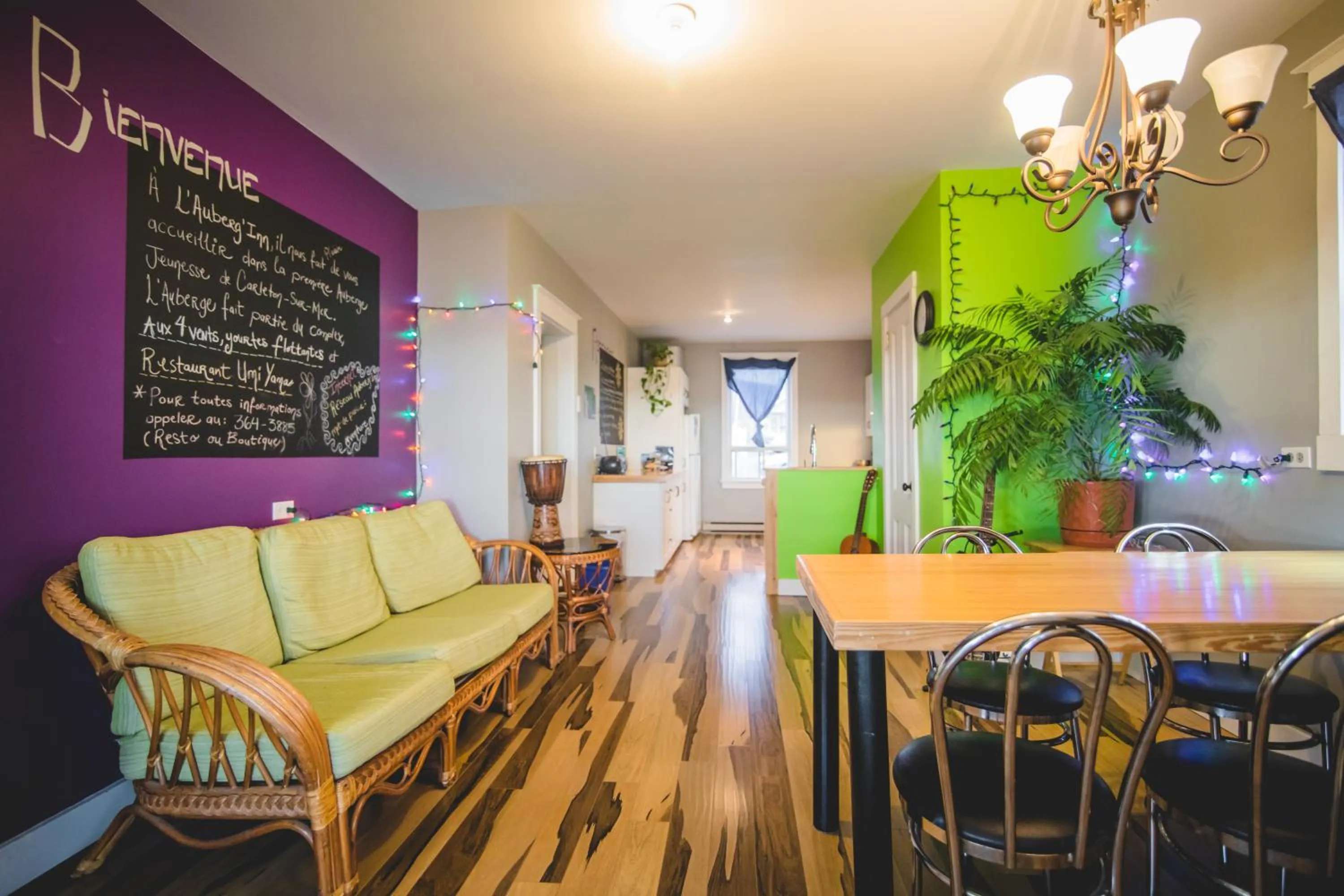 Dining area in Aux 4 vents - Auberg'Inn