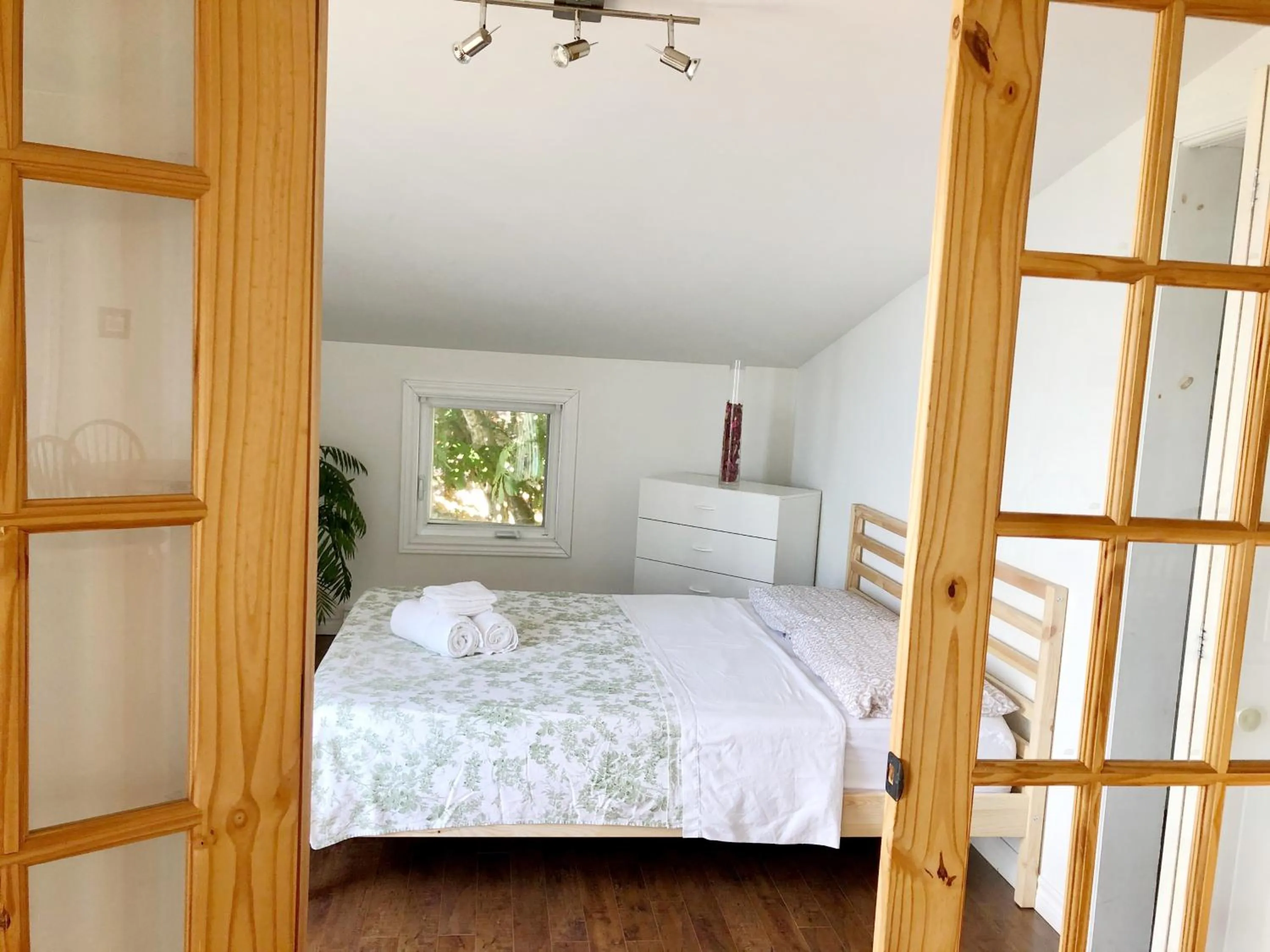 Bedroom, Bed in Aux 4 vents - Auberg'Inn