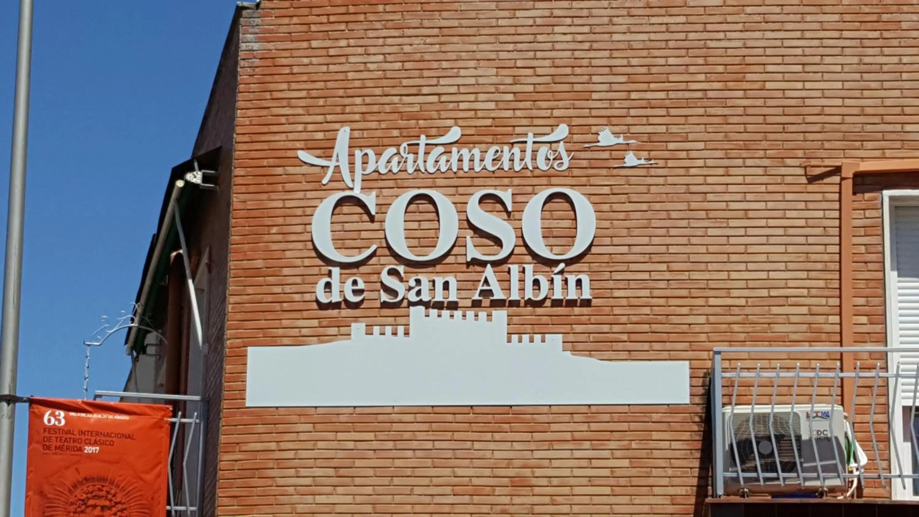 Apartment with Balcony in Apartamentos Coso de San Albin