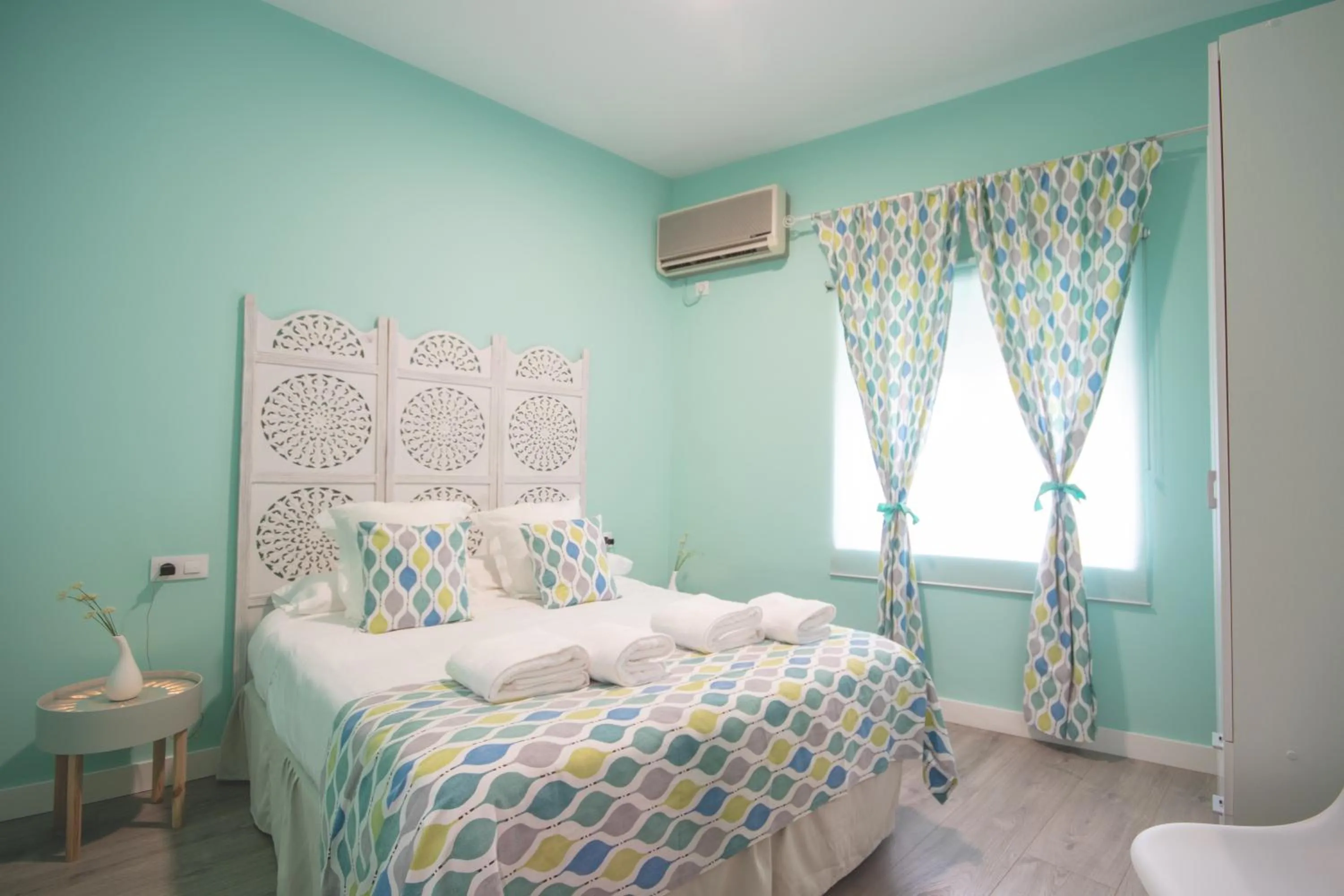 Bed in Apartamentos Coso de San Albin