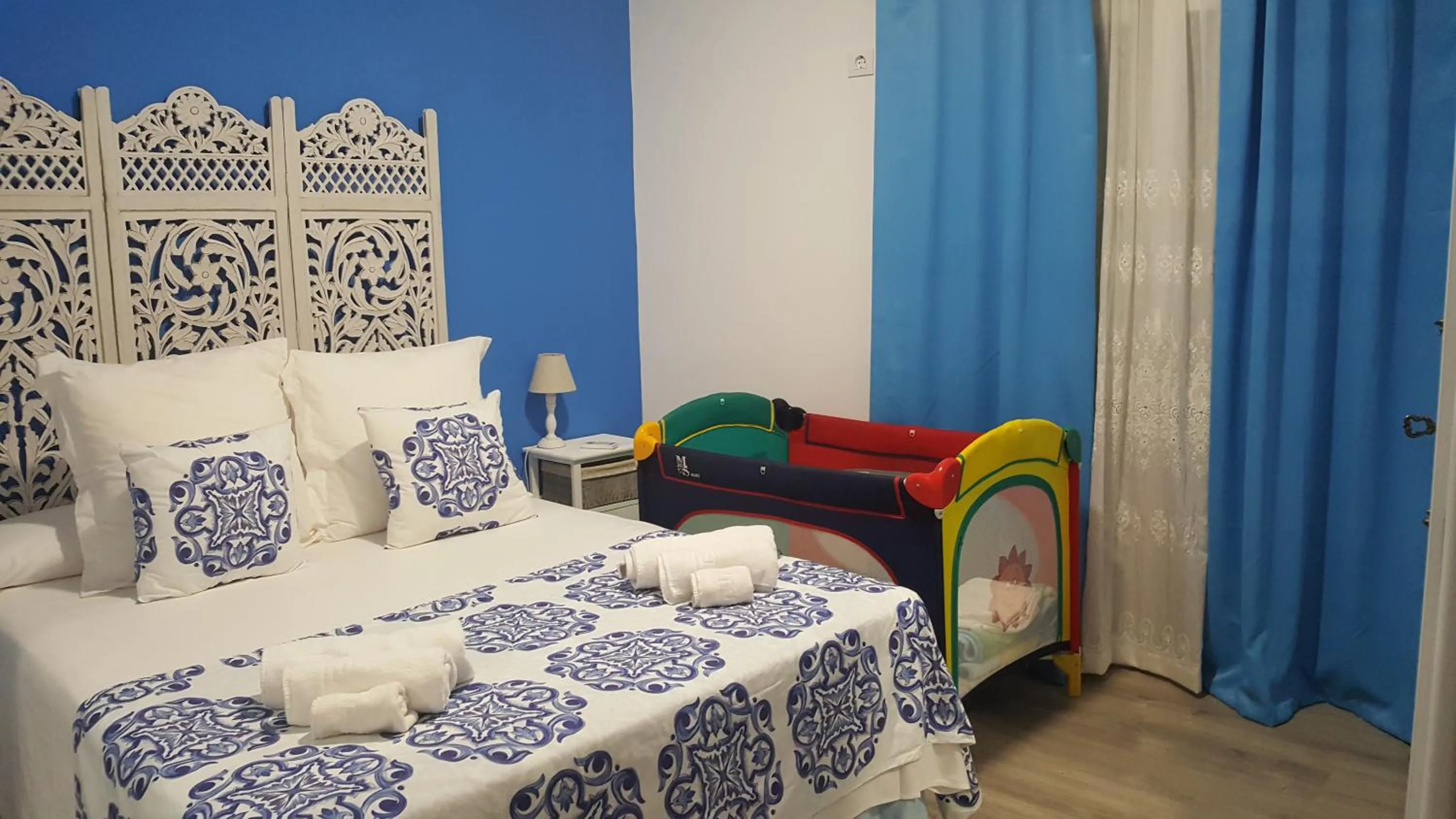 Bed in Apartamentos Coso de San Albin