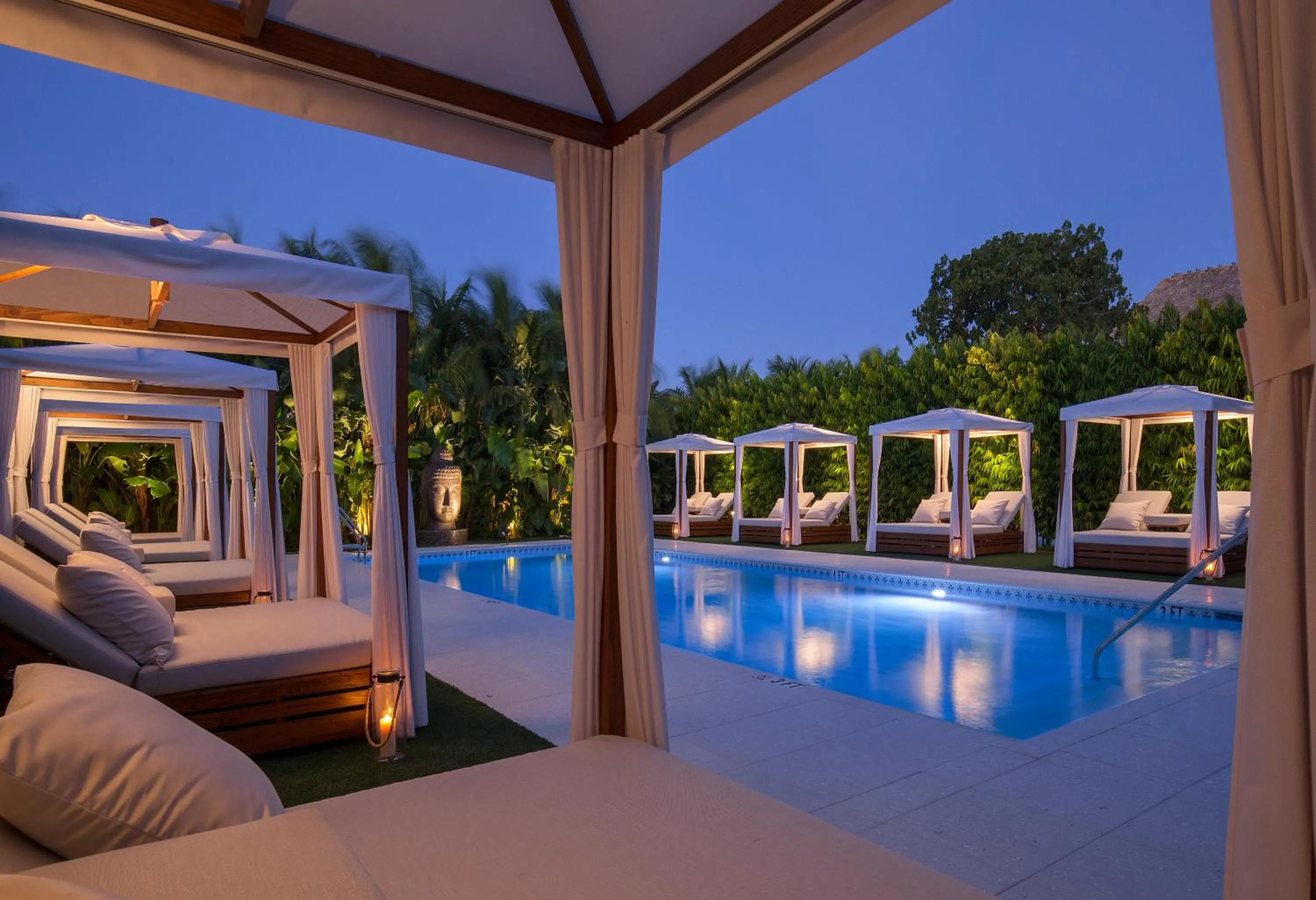 Swimming pool in Bungalows Key Largo - All Inclusive