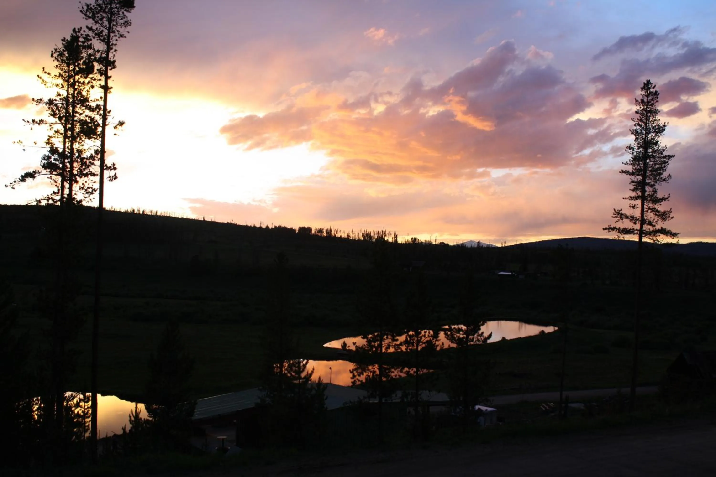 Sunset in Hideaway Mountain Lodge