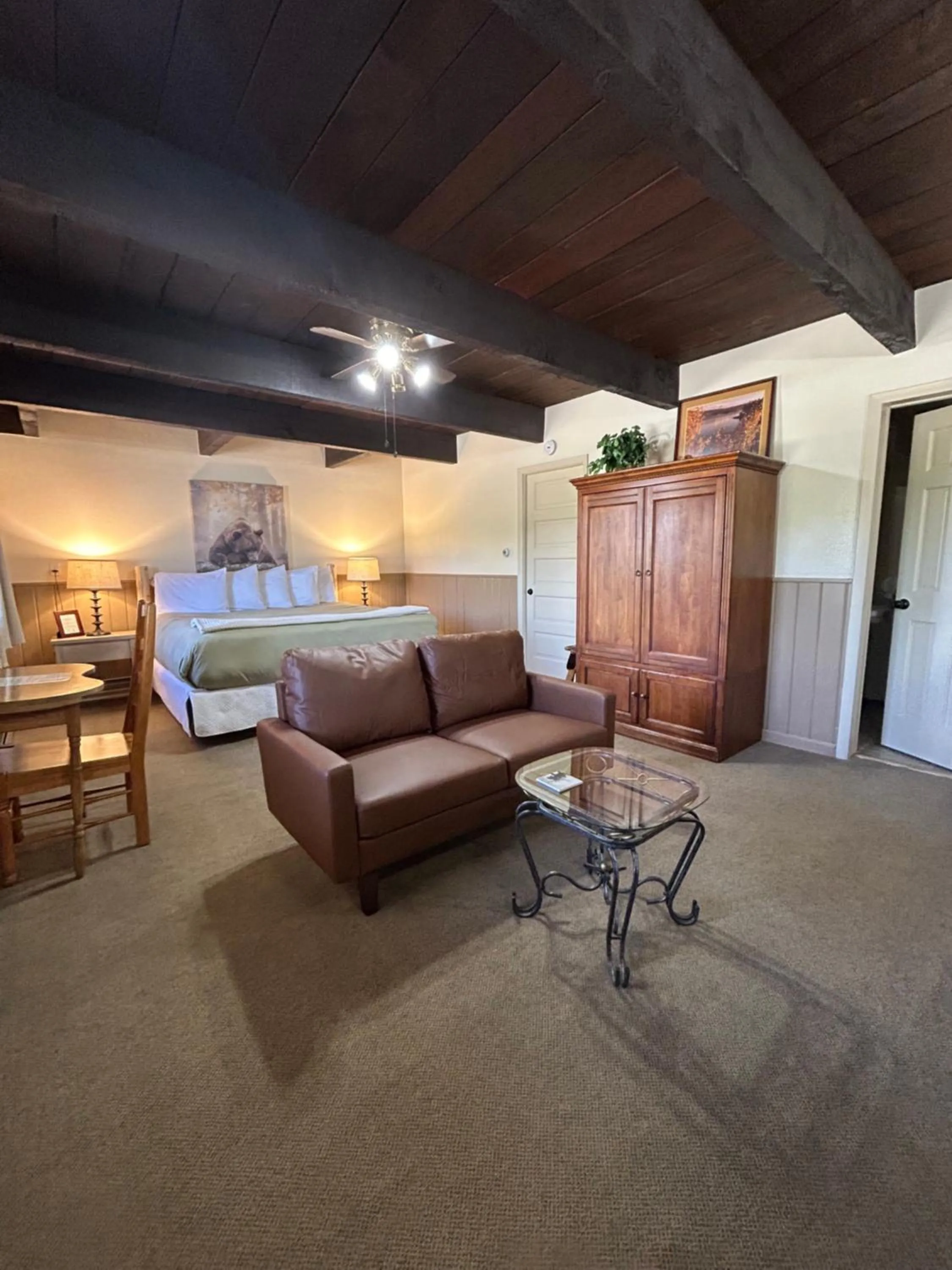 Bedroom, Bed in Hideaway Mountain Lodge