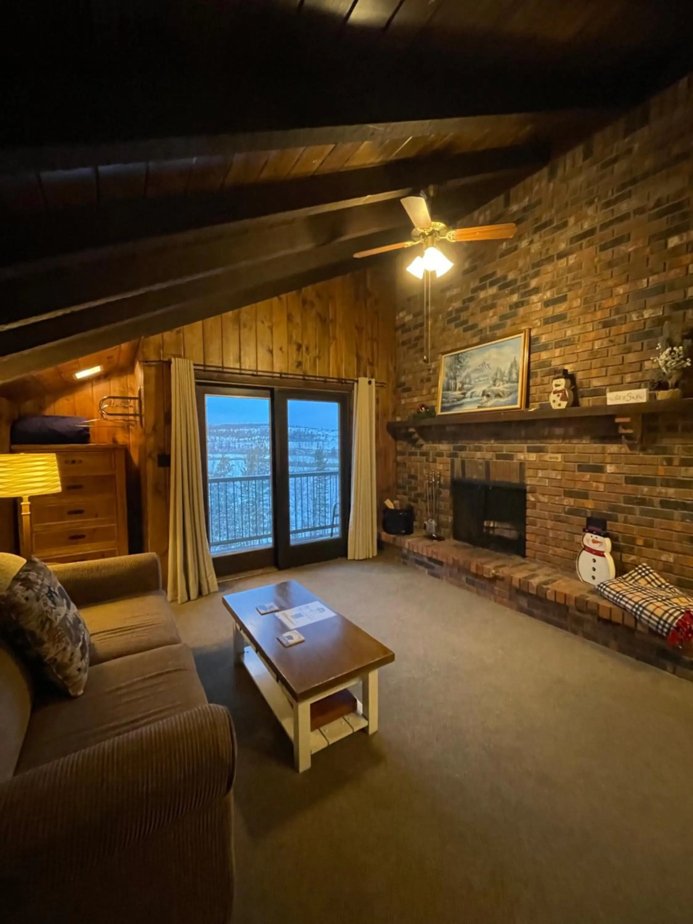 Living room in Hideaway Mountain Lodge