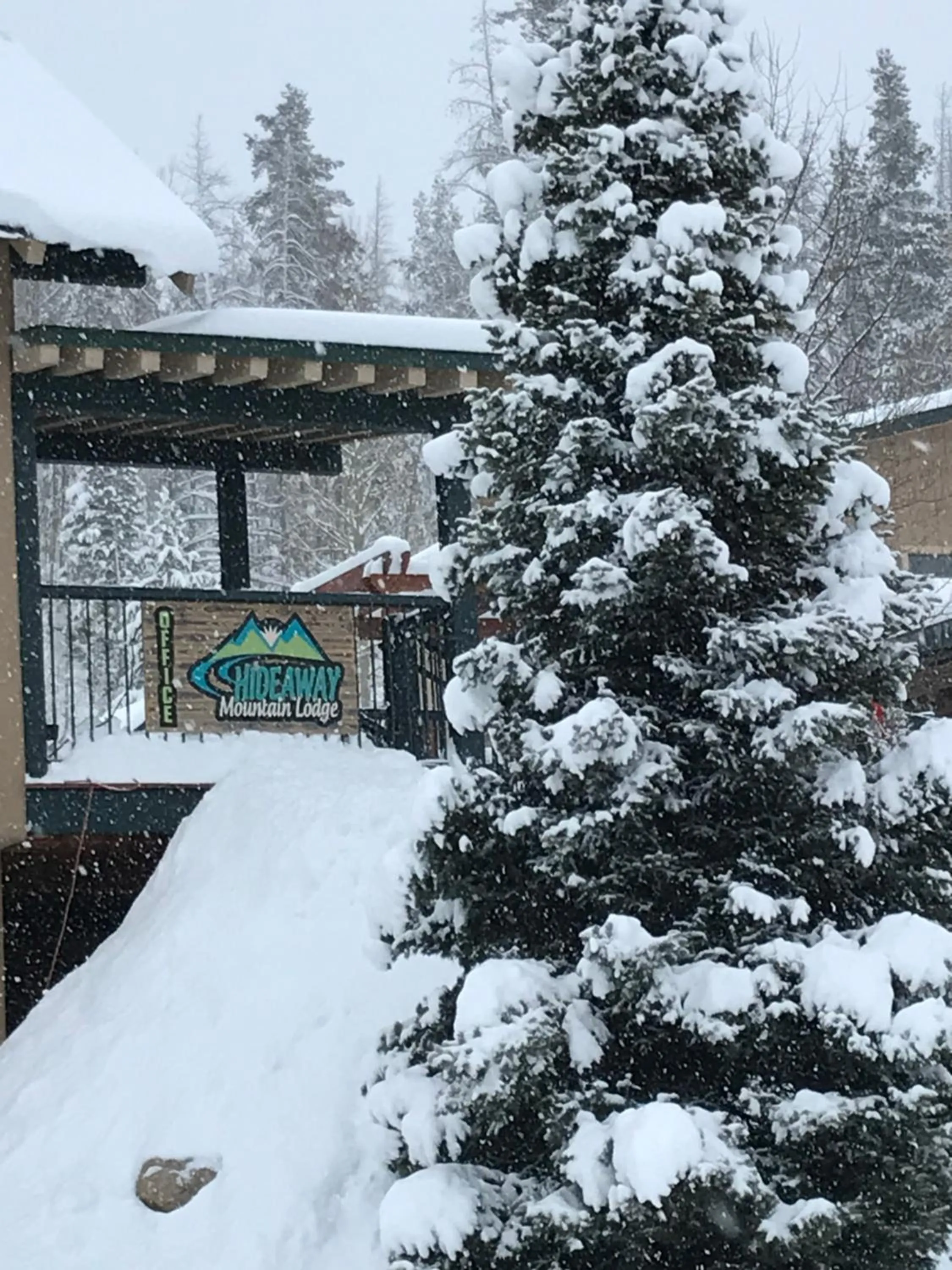 Winter in Hideaway Mountain Lodge