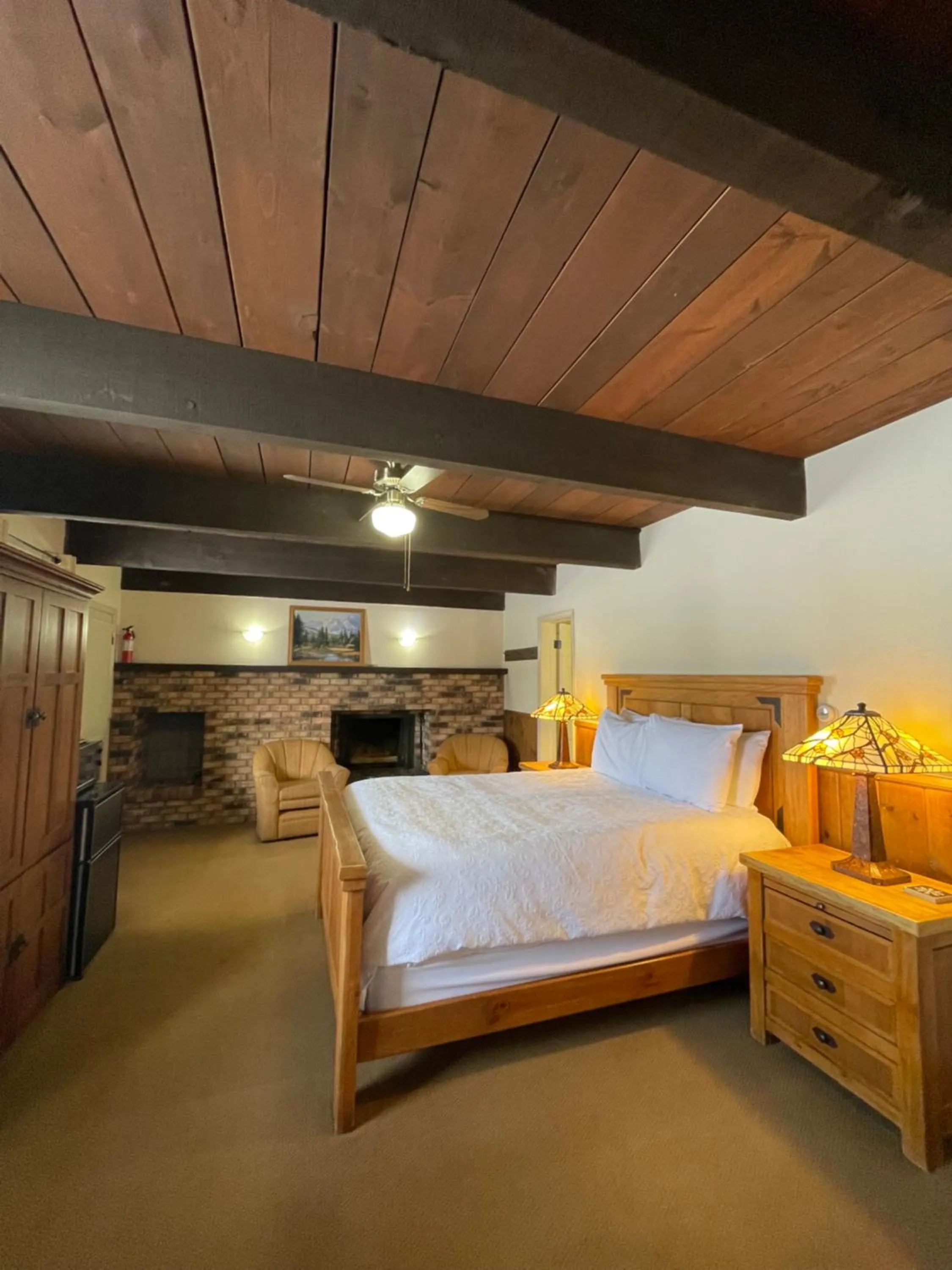 Bed in Hideaway Mountain Lodge