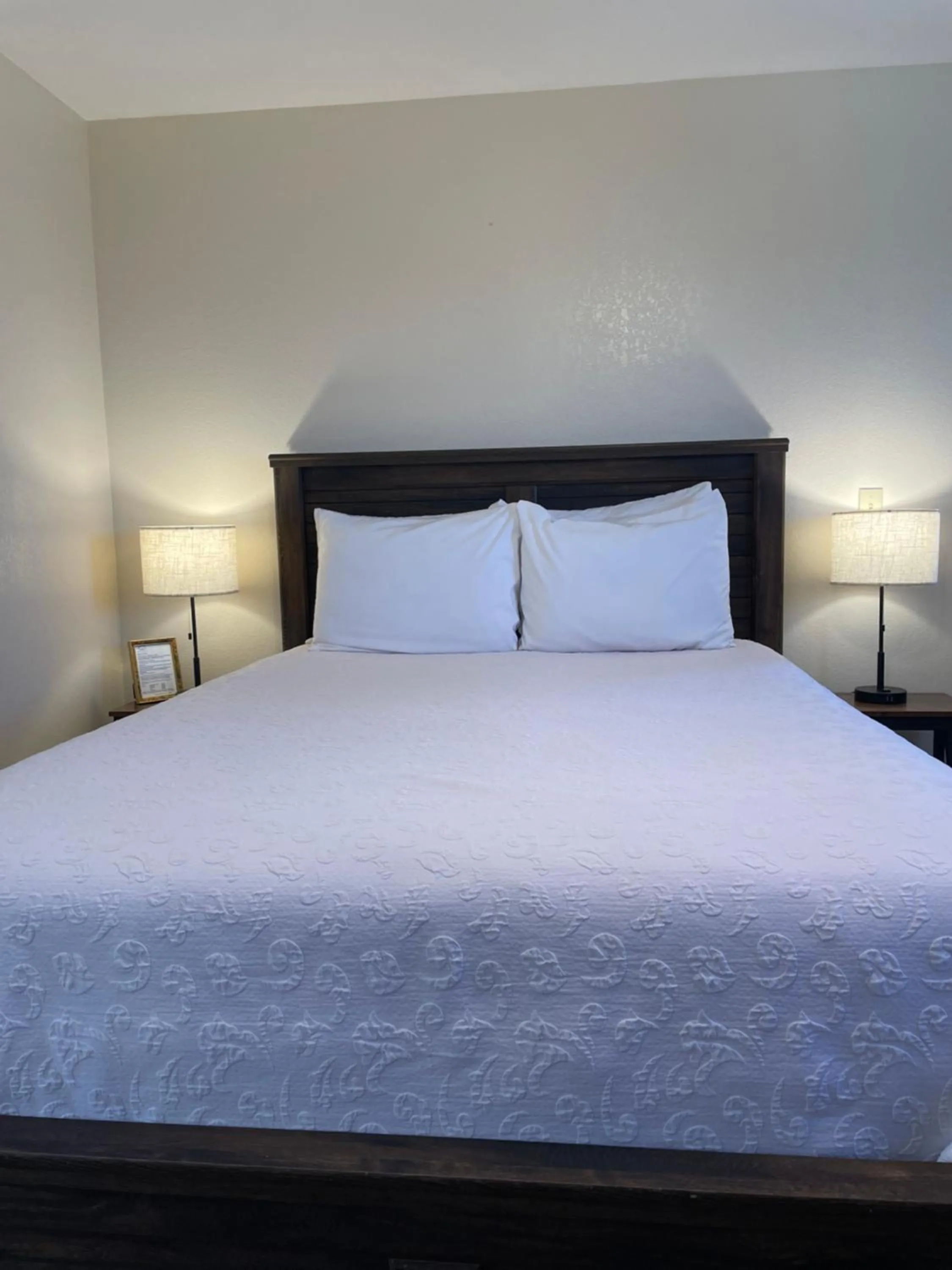 Bed in Hideaway Mountain Lodge