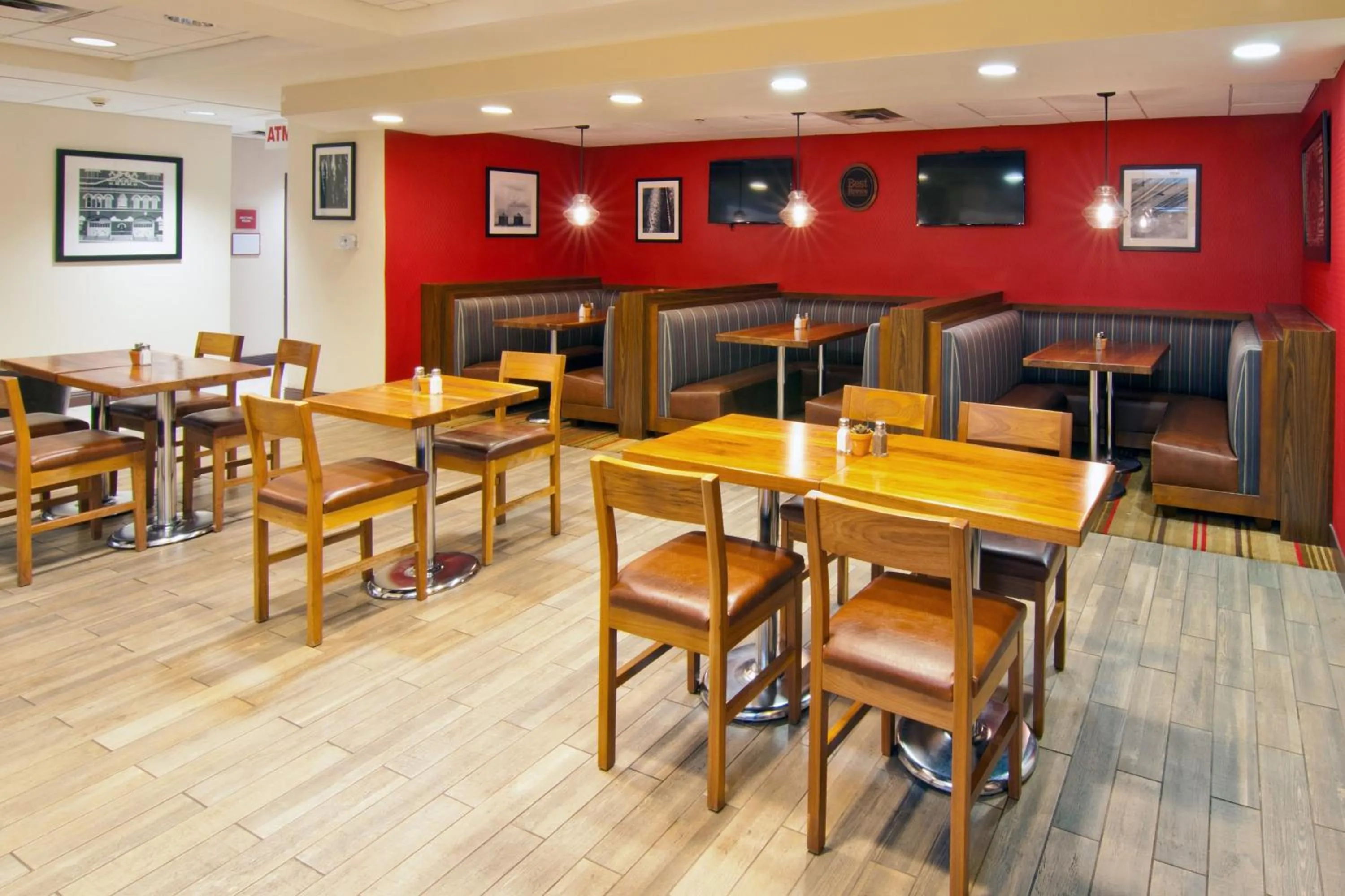 Restaurant/places to eat in Four Points by Sheraton Nashville Airport