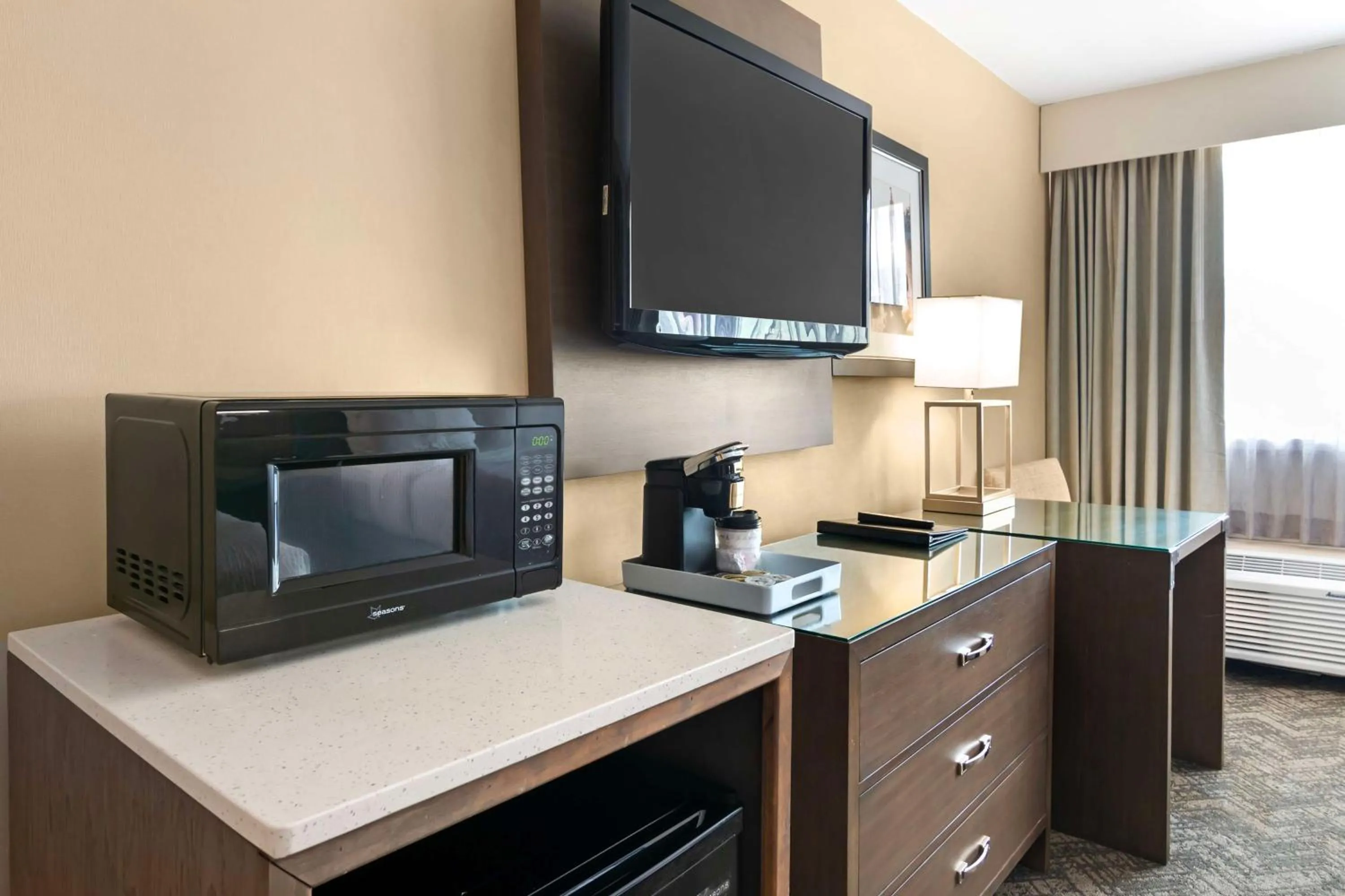 Bedroom, Bed in Best Western Plus Kansas City Sports Complex Hotel