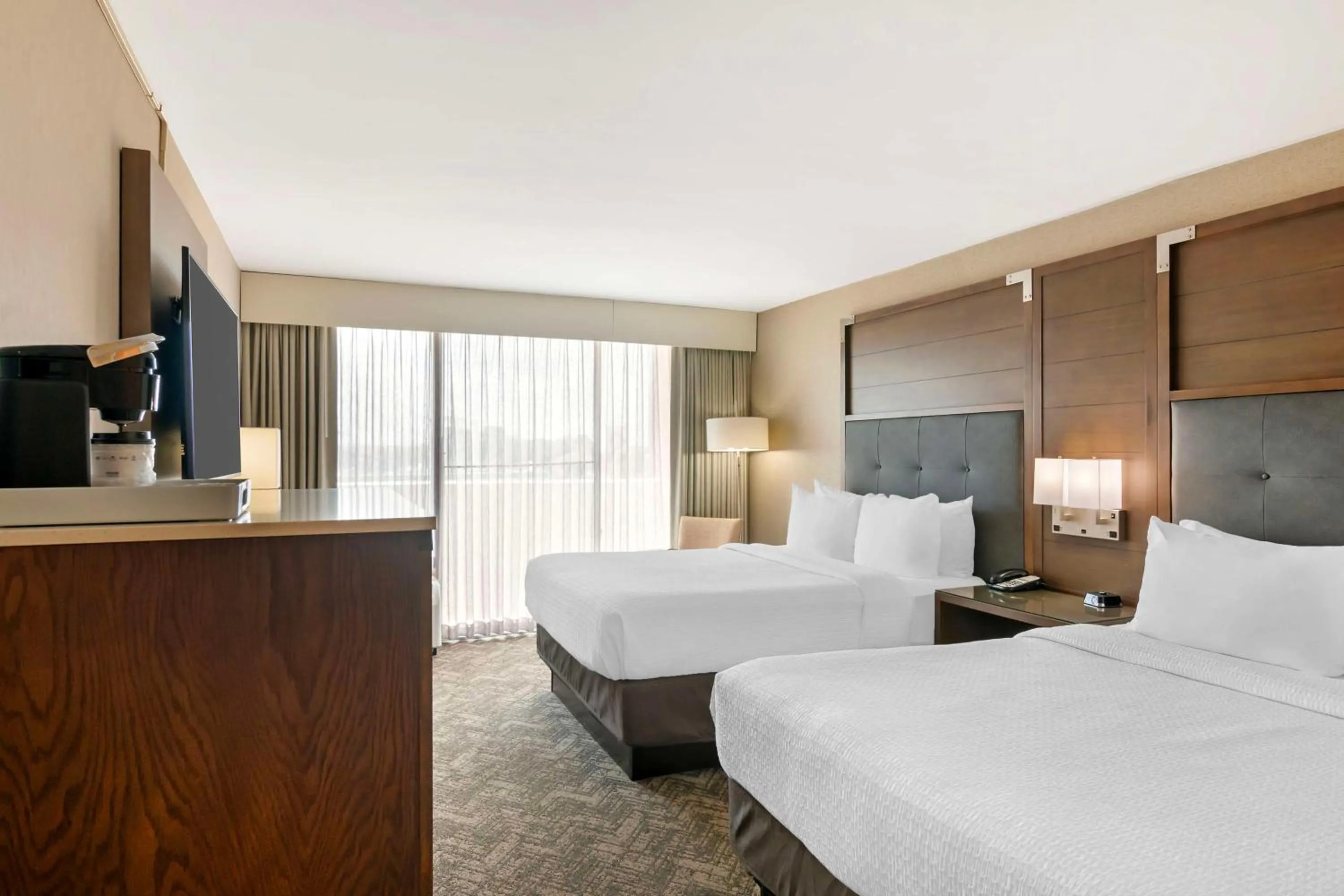 Bedroom, Bed in Best Western Plus Kansas City Sports Complex Hotel