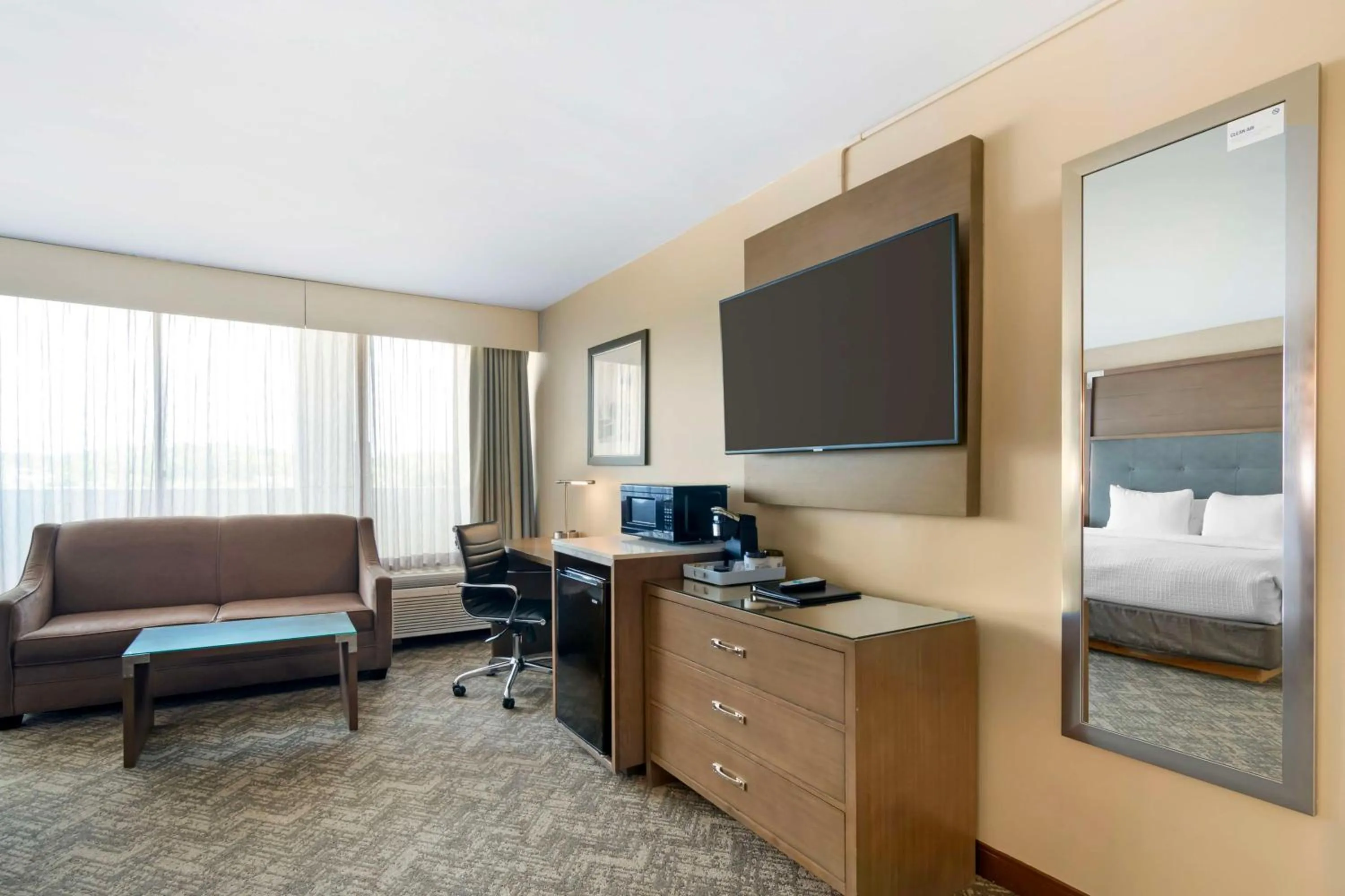 Bedroom, Bed in Best Western Plus Kansas City Sports Complex Hotel