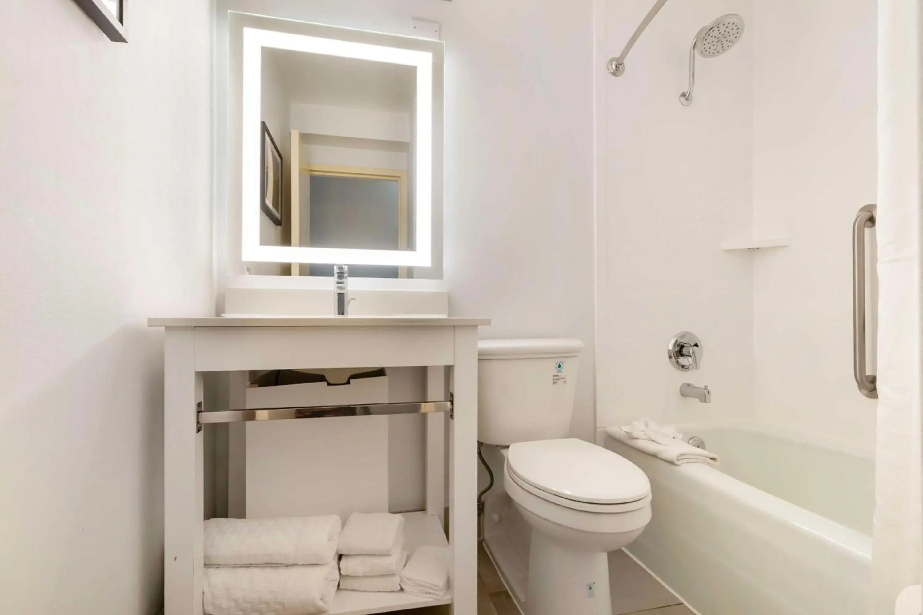 King Room with Roll-In Shower - Disability Access in Best Western Plus Kansas City Sports Complex Hotel King Room with Roll-In Shower - Disability Access in Best Western Plus Kansas City Sports Complex Hotel