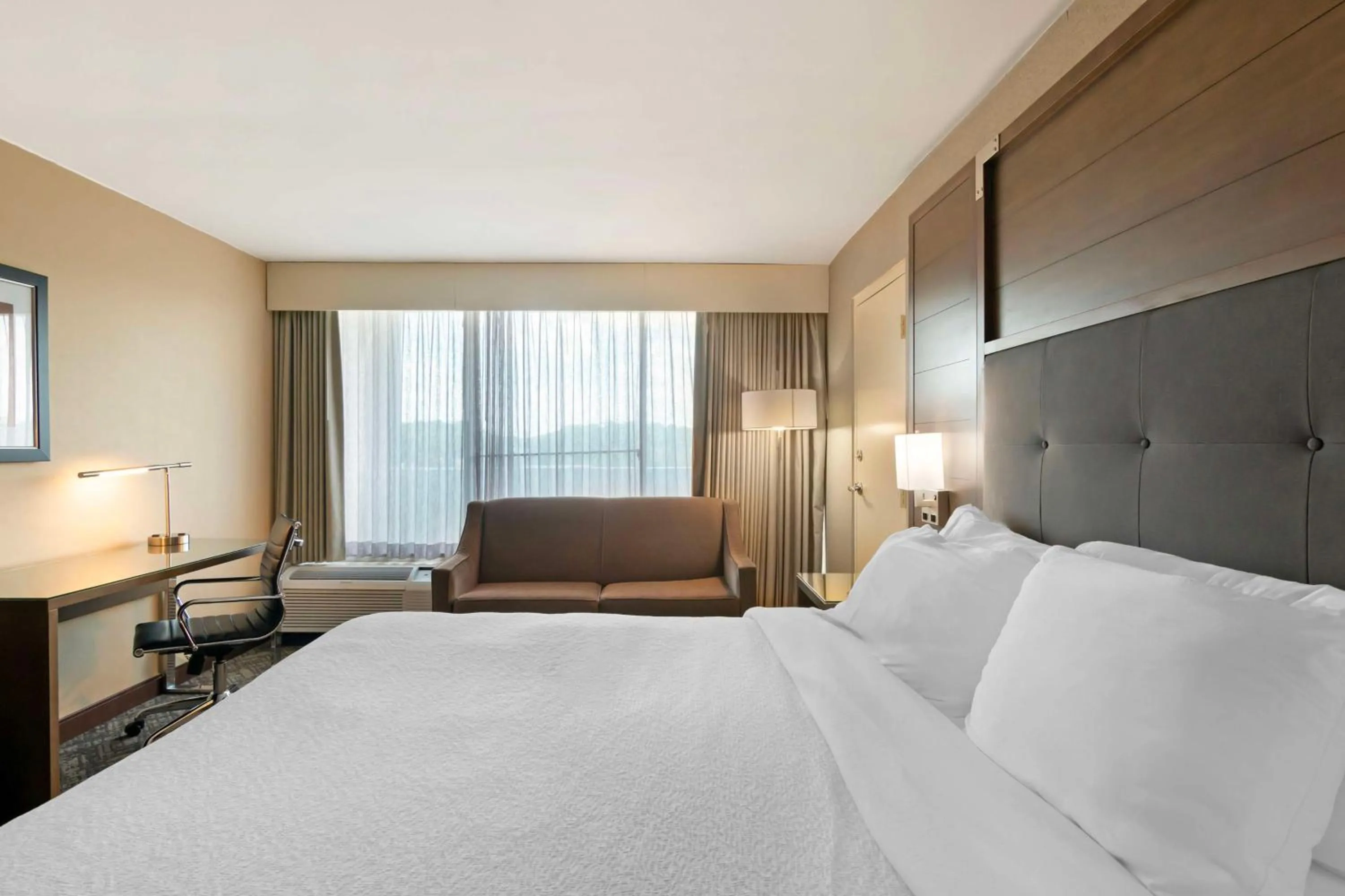 Bedroom, Bed in Best Western Plus Kansas City Sports Complex Hotel