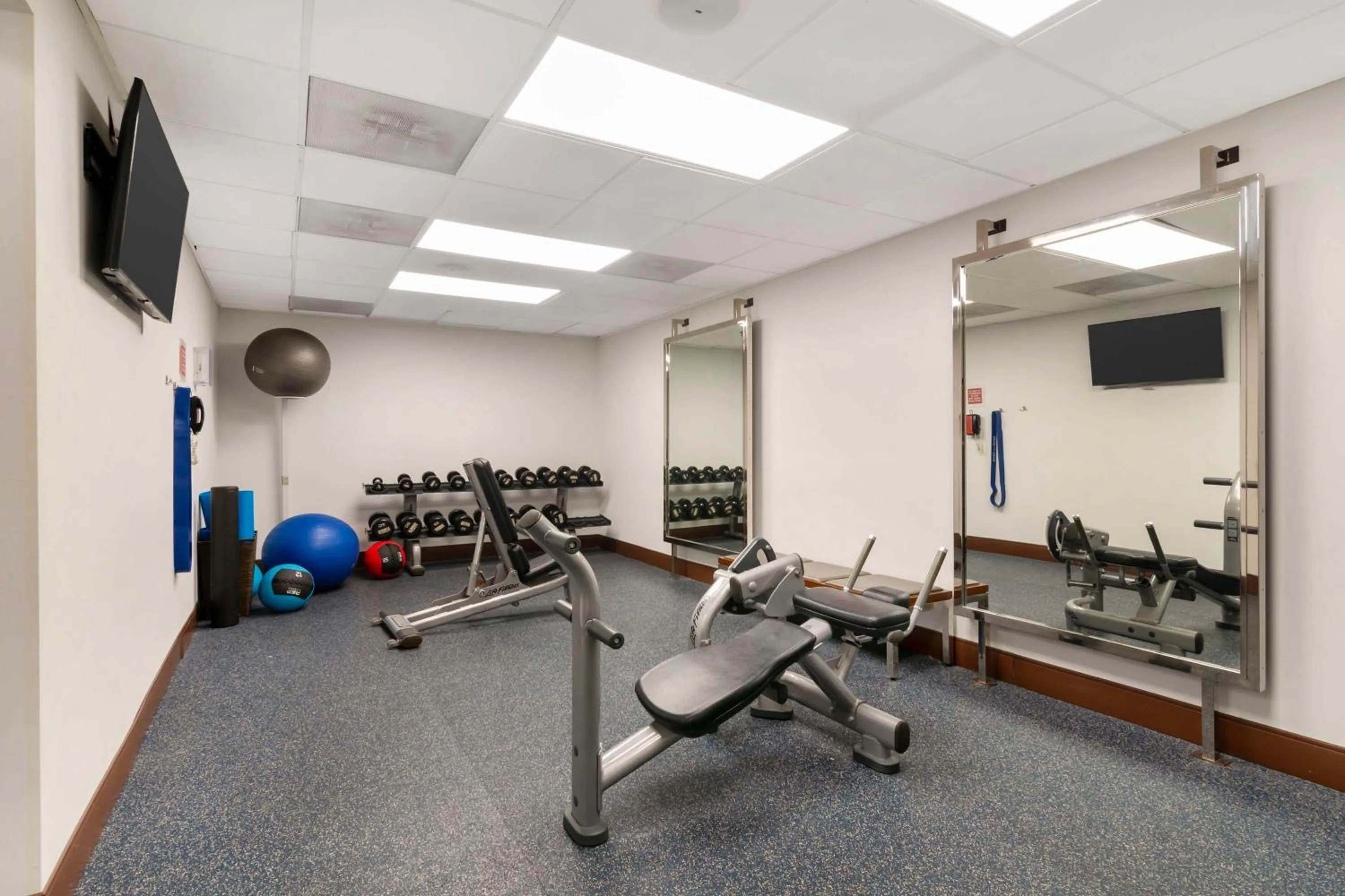 Fitness centre/facilities in Best Western Plus Kansas City Sports Complex Hotel
