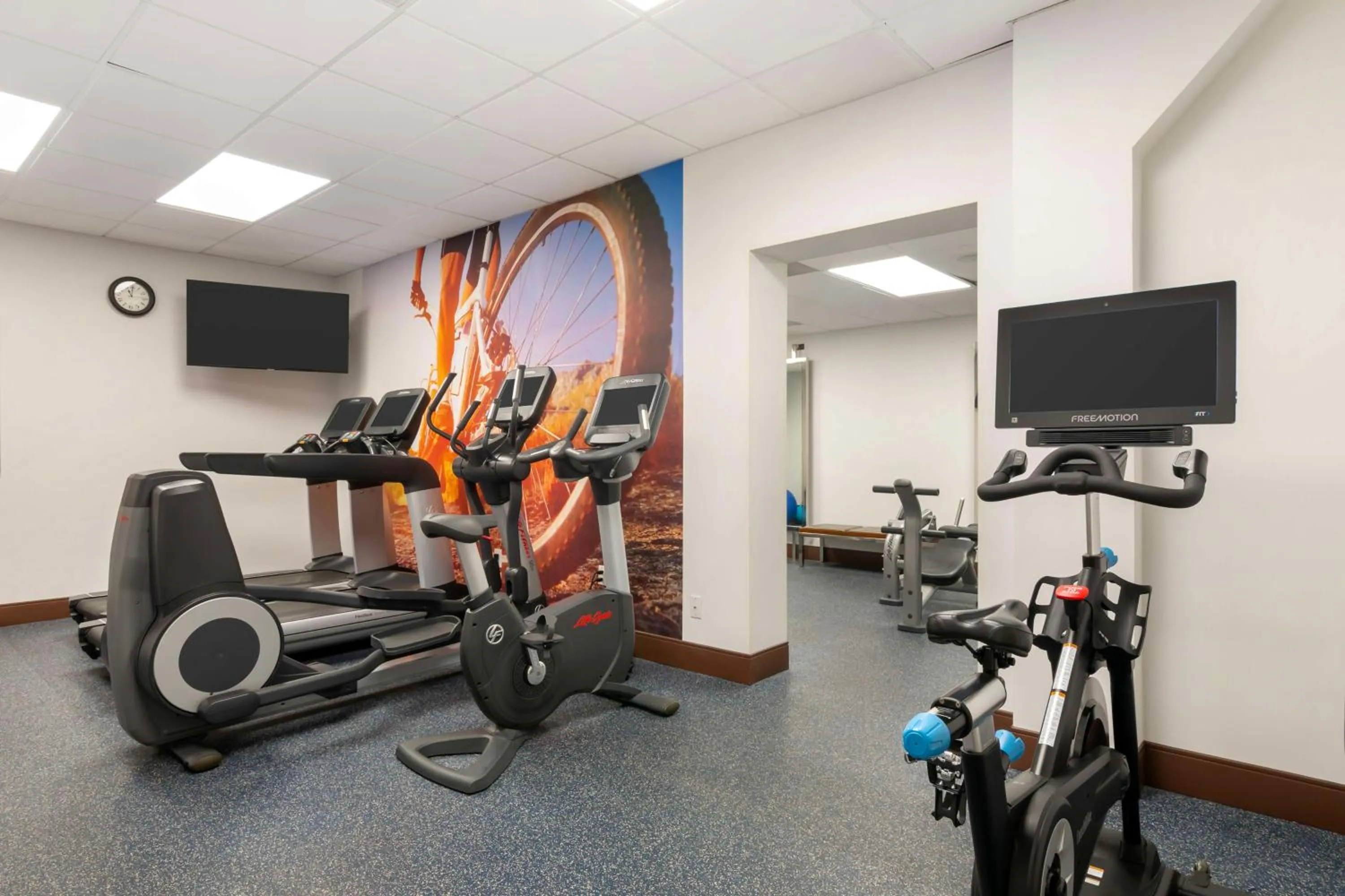 Fitness centre/facilities in Best Western Plus Kansas City Sports Complex Hotel