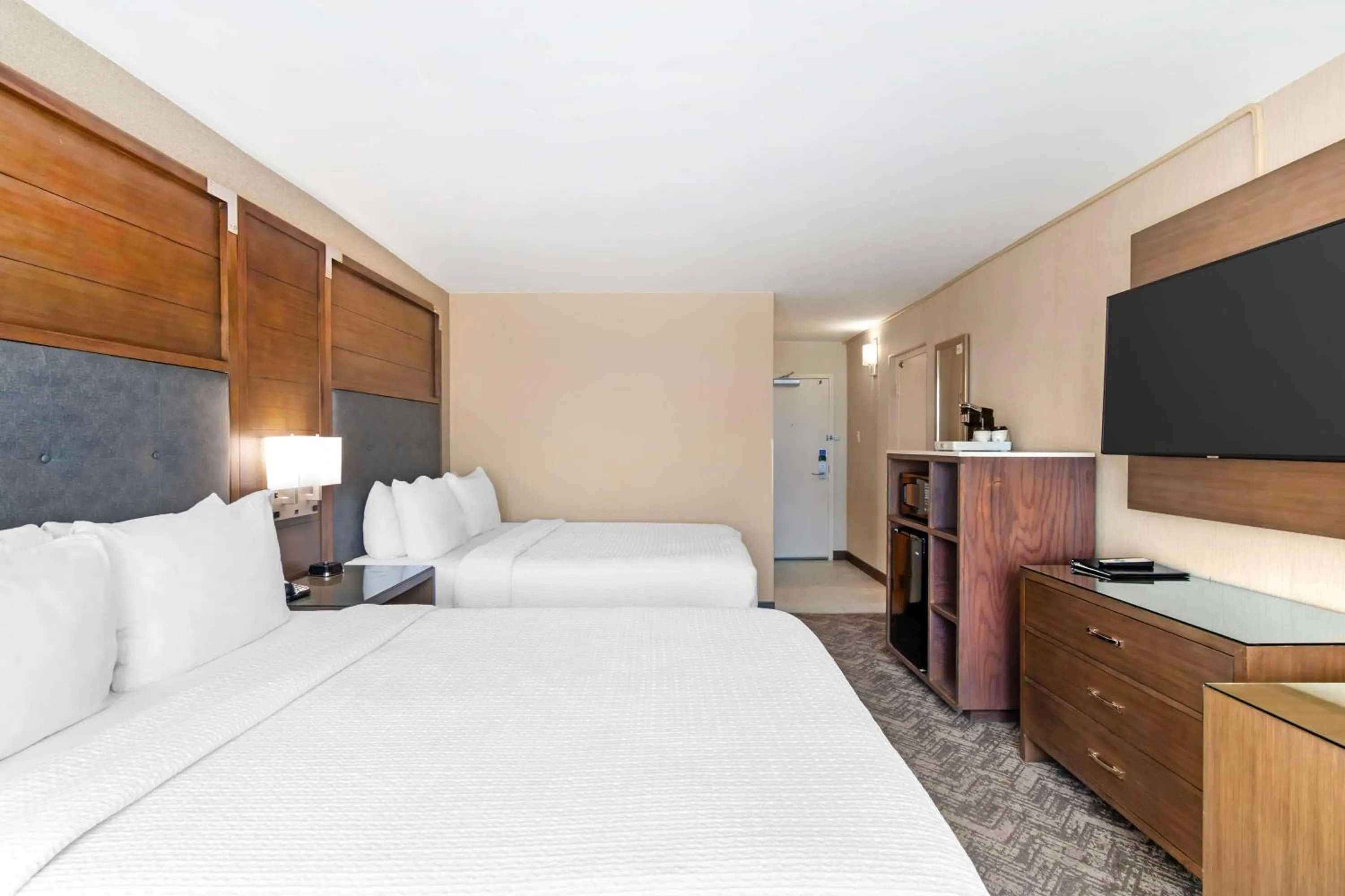 Bedroom, Bed in Best Western Plus Kansas City Sports Complex Hotel