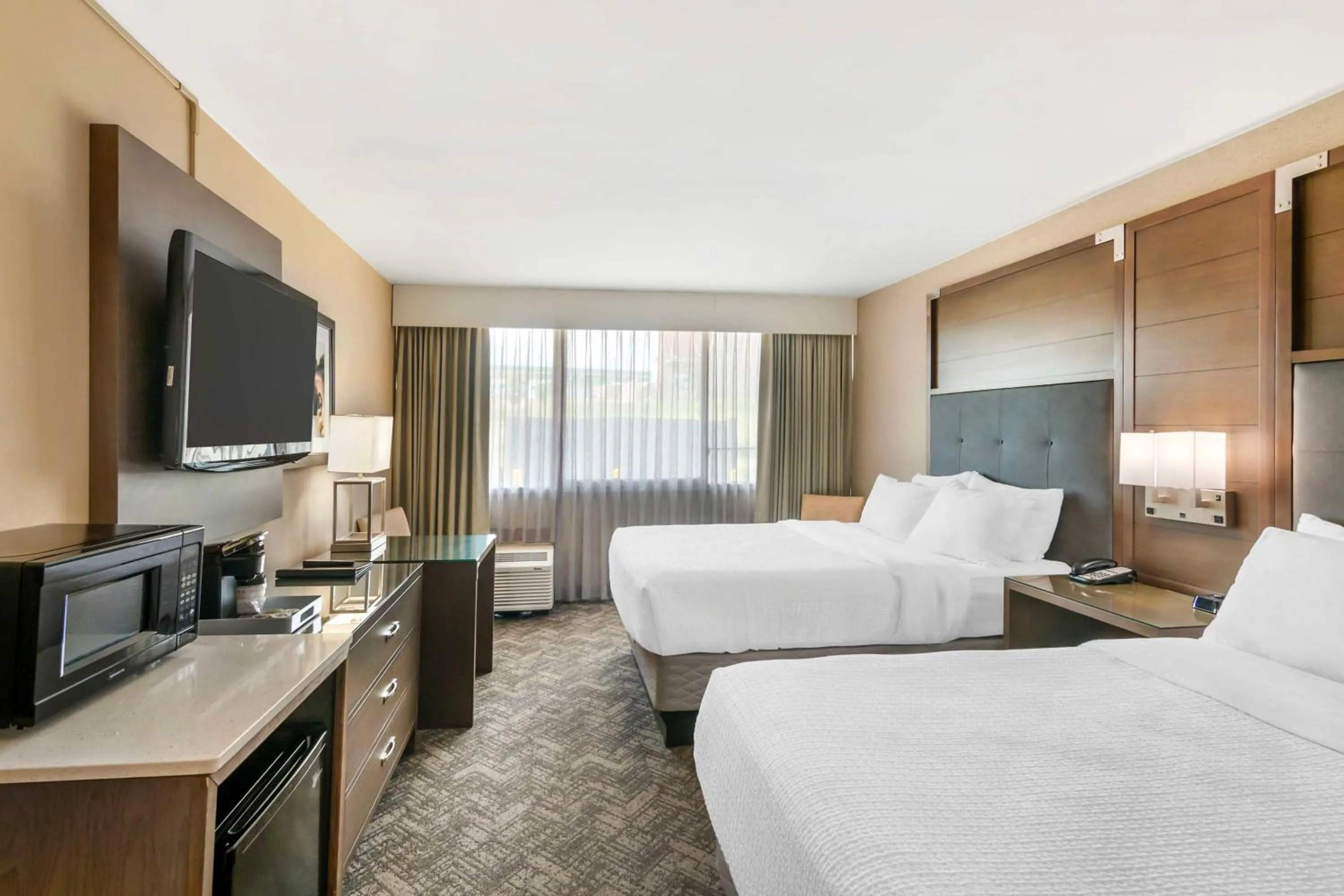 Bedroom, Bed in Best Western Plus Kansas City Sports Complex Hotel