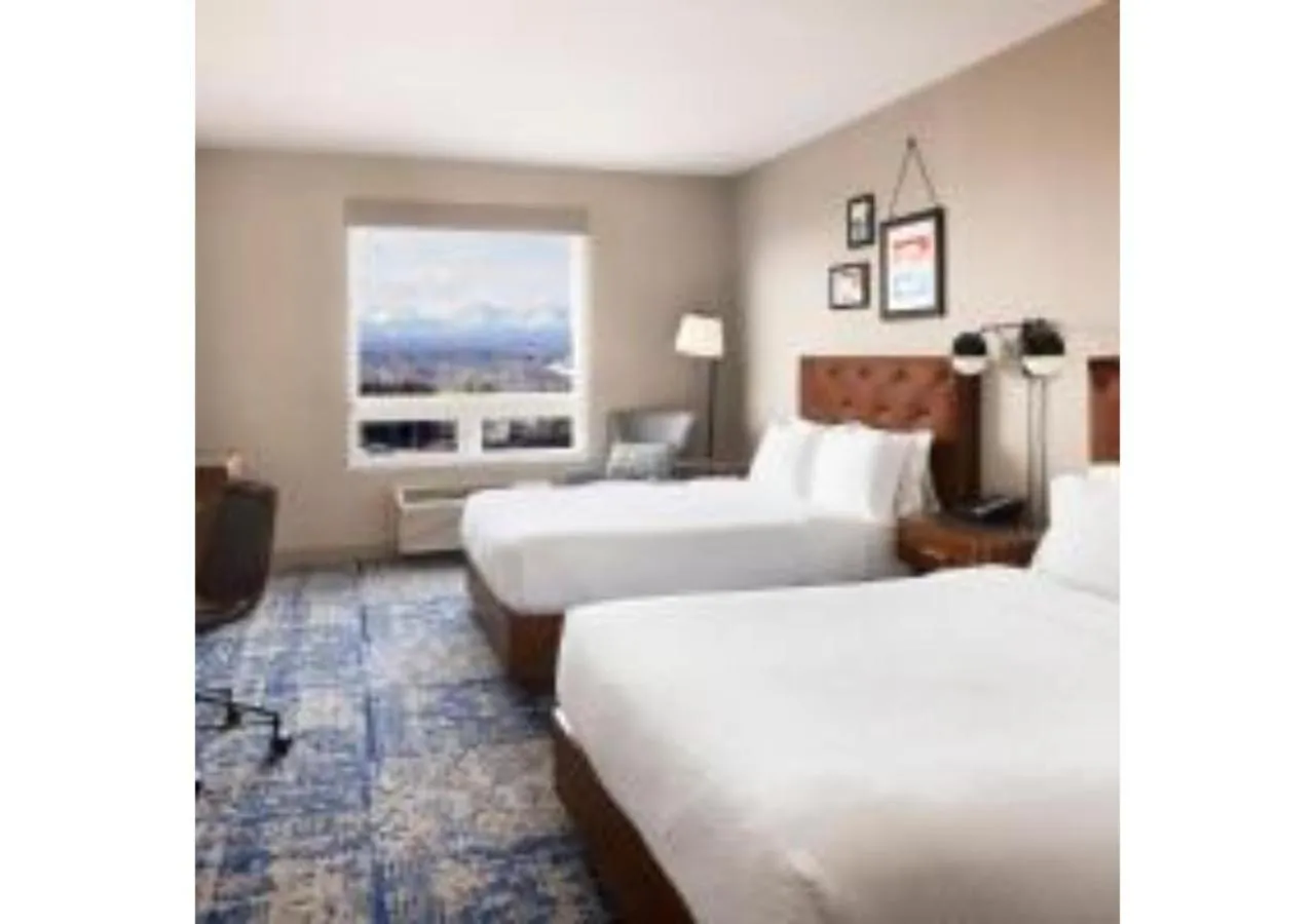 Bedroom, Bed in Four Points by Sheraton Calgary Airport