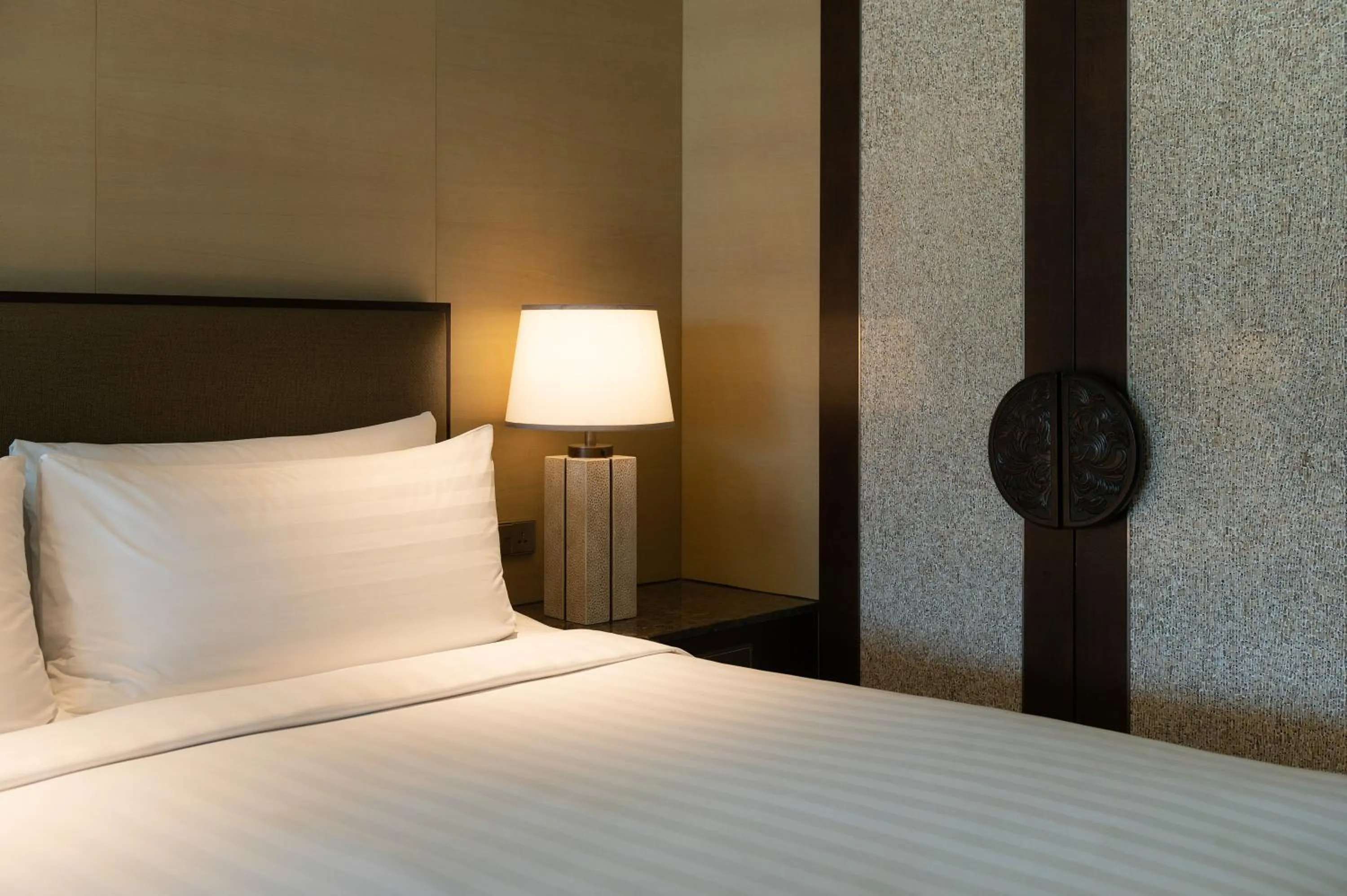 Bed in Shangri-La Tanjung Aru, Kota Kinabalu