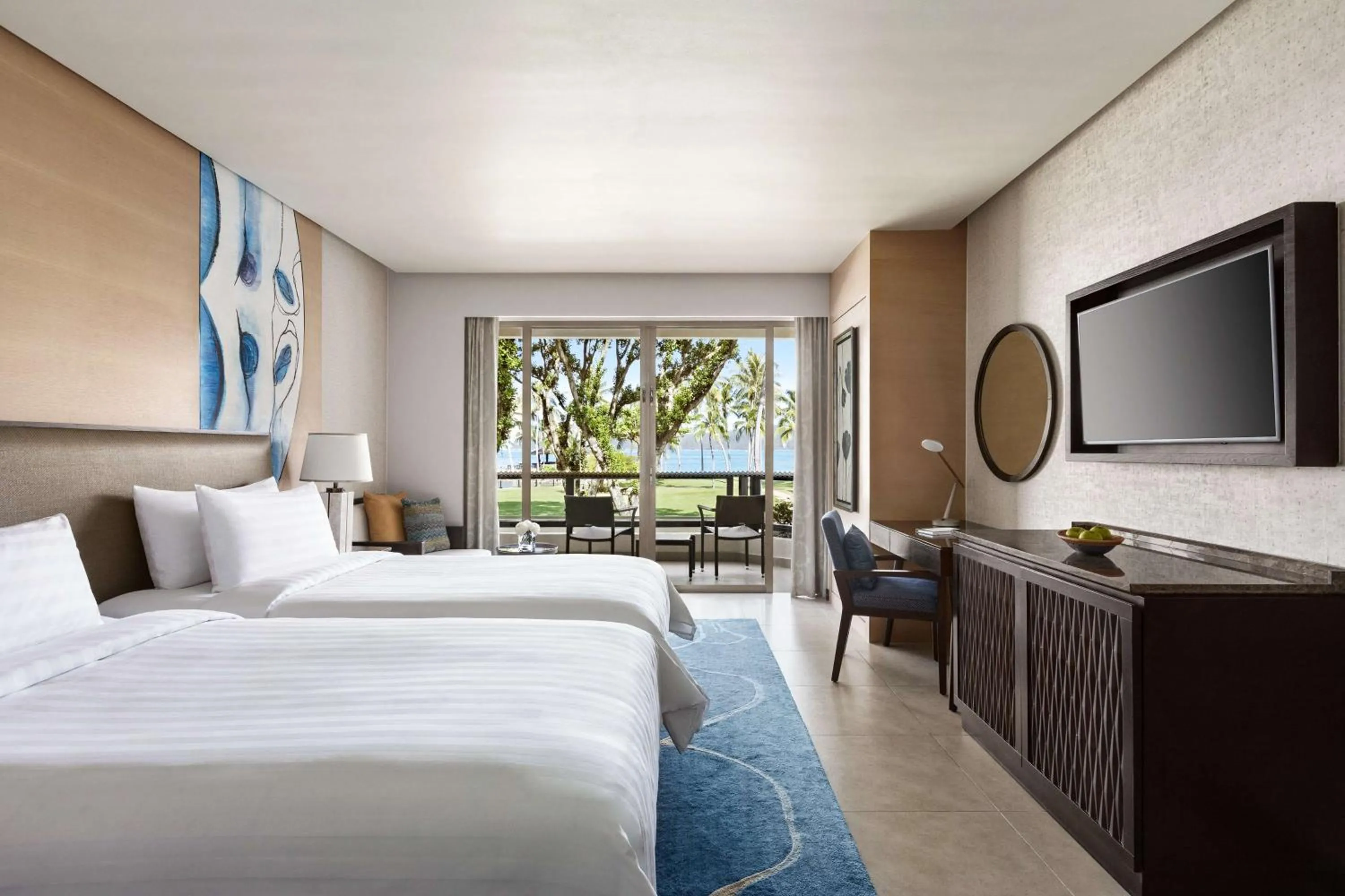 Photo of the whole room, Bed in Shangri-La Tanjung Aru, Kota Kinabalu