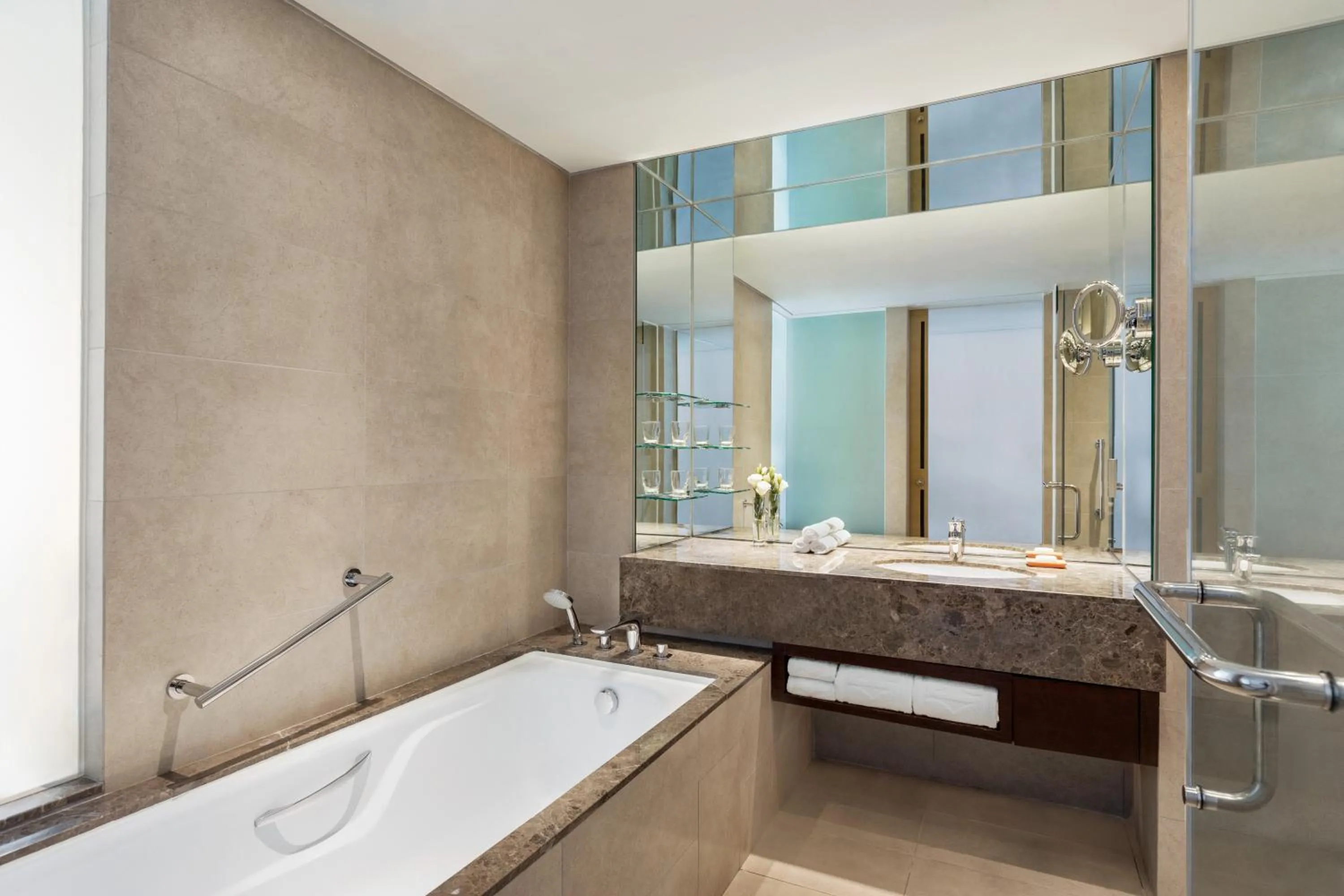 Shower in Shangri-La Tanjung Aru, Kota Kinabalu