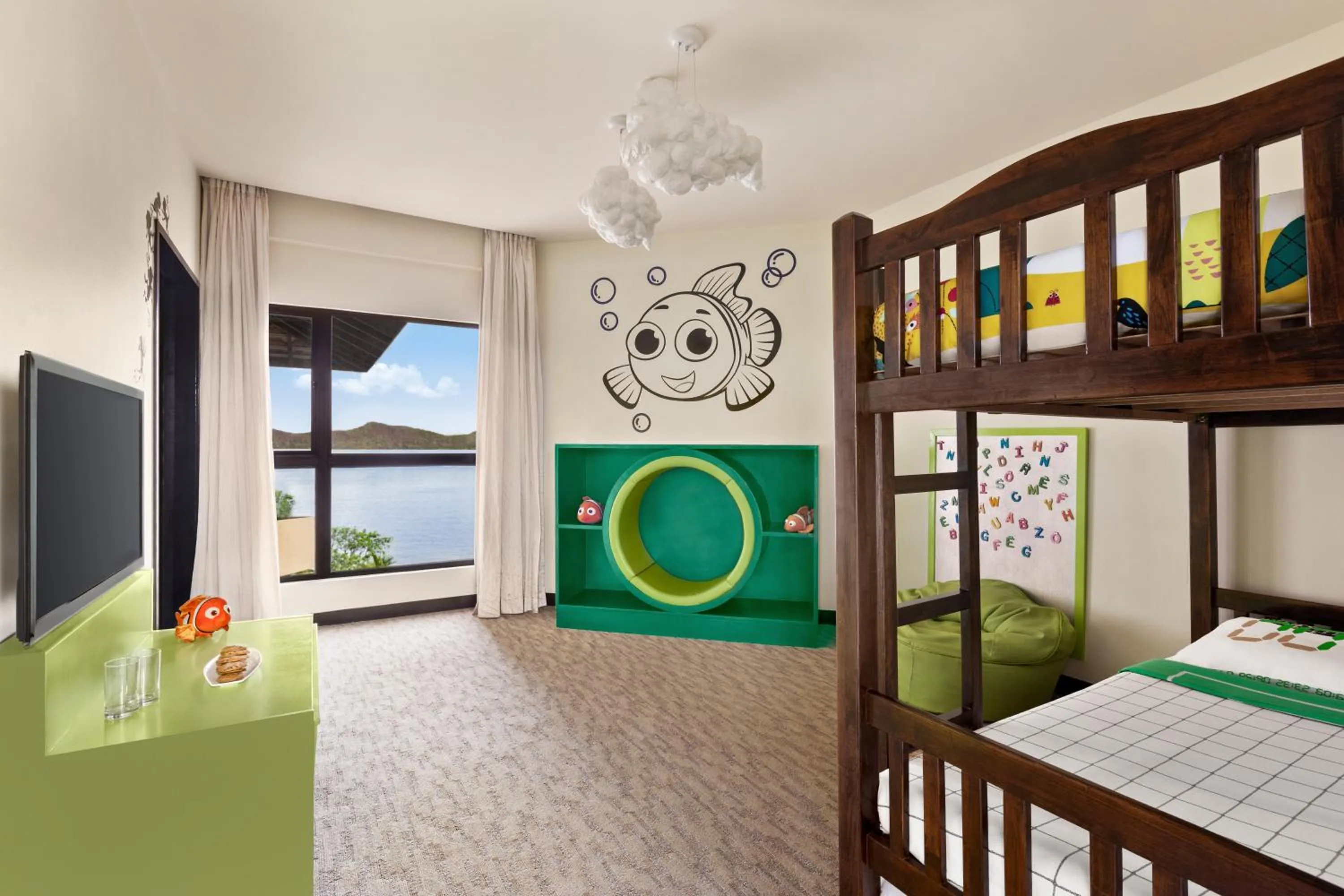 Sea view, Bed in Shangri-La Tanjung Aru, Kota Kinabalu